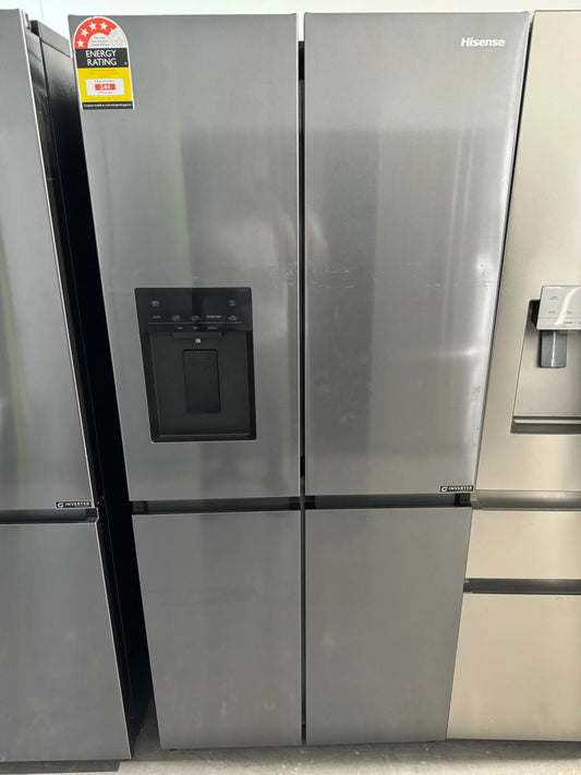 Near new Condition Hisense 483 Litres Fridge Freezer | PERTH