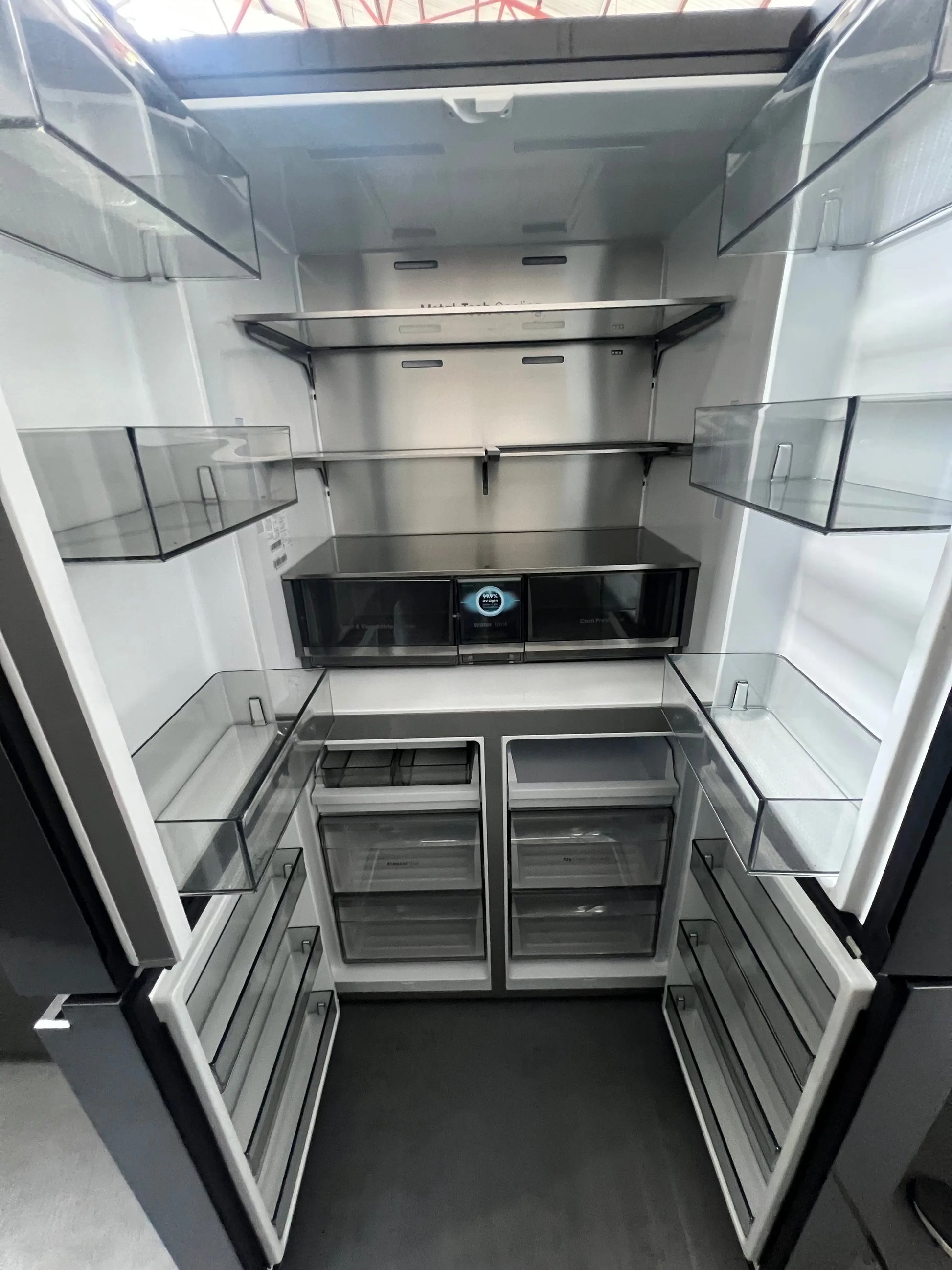 Near new Condition Hisense 640 Litres Fridge Freezer | ADELAIDE