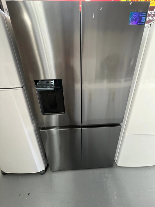 Near new Condition Hisense 640 Litres Fridge Freezer | ADELAIDE