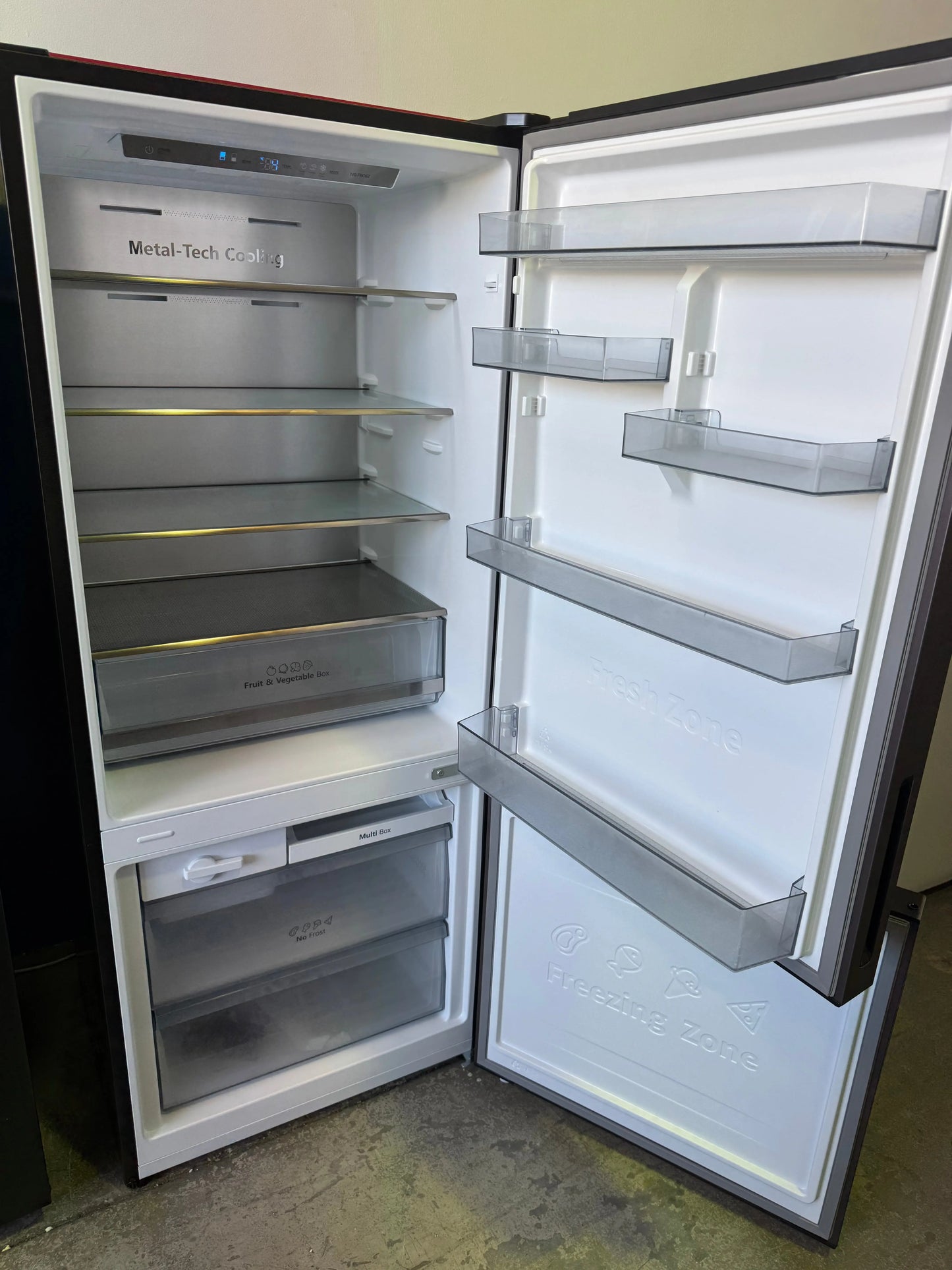 Near new condition Hisense 417 Litres Fridge Freezer | PERTH