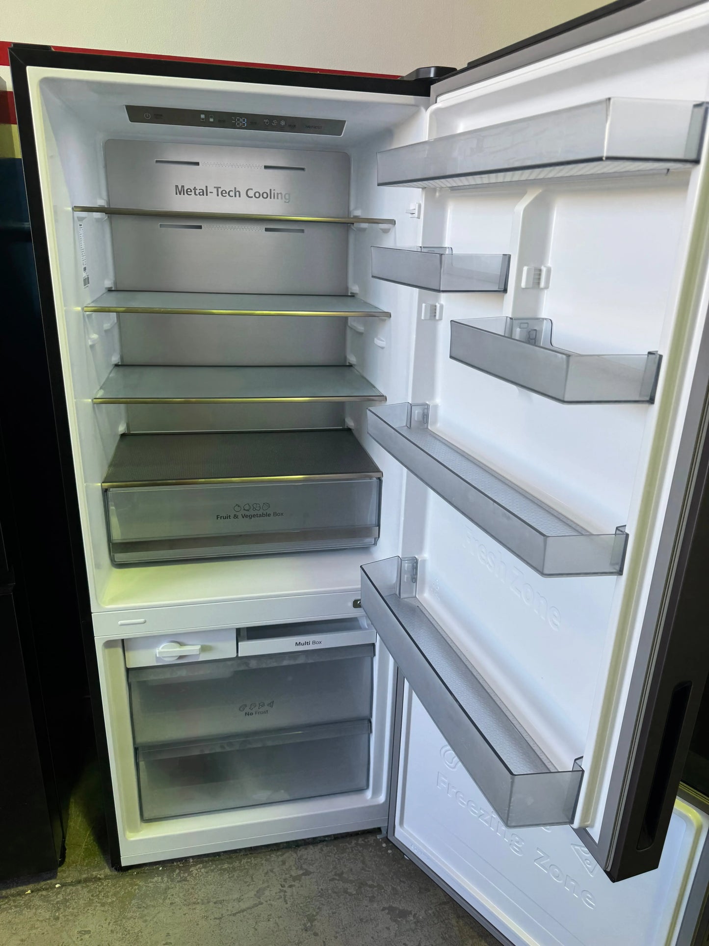 Near new condition Hisense 417 Litres Fridge Freezer | PERTH