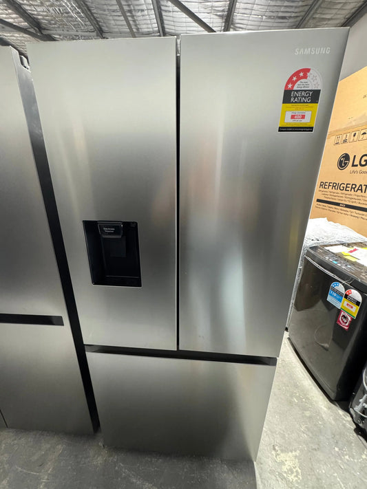 Near new condition Samsung 495 litres fridge freezer | PERTH