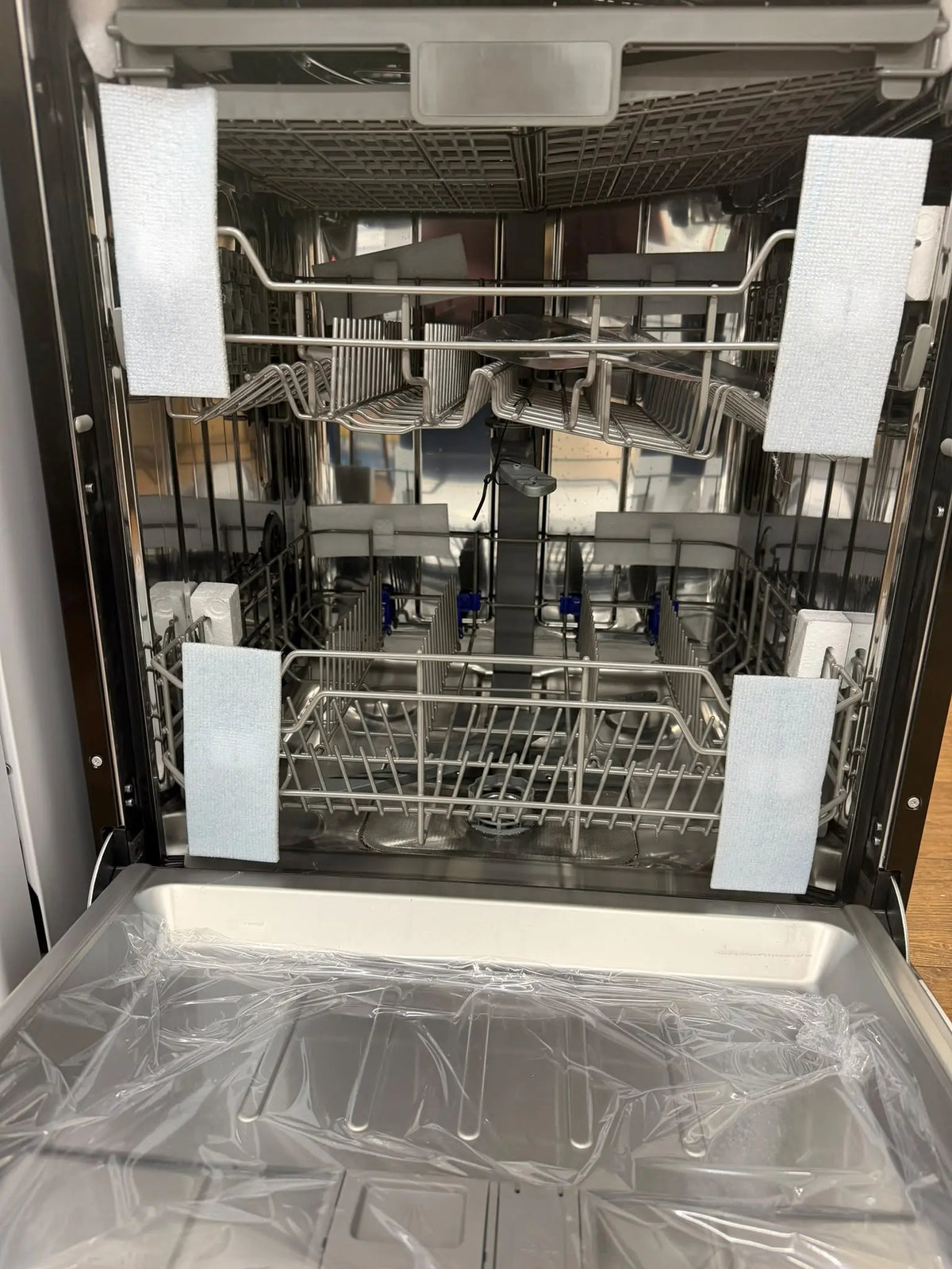 Omega 14 Place Setting Freestanding Dishwasher – Factory Second | RESERVOIR
