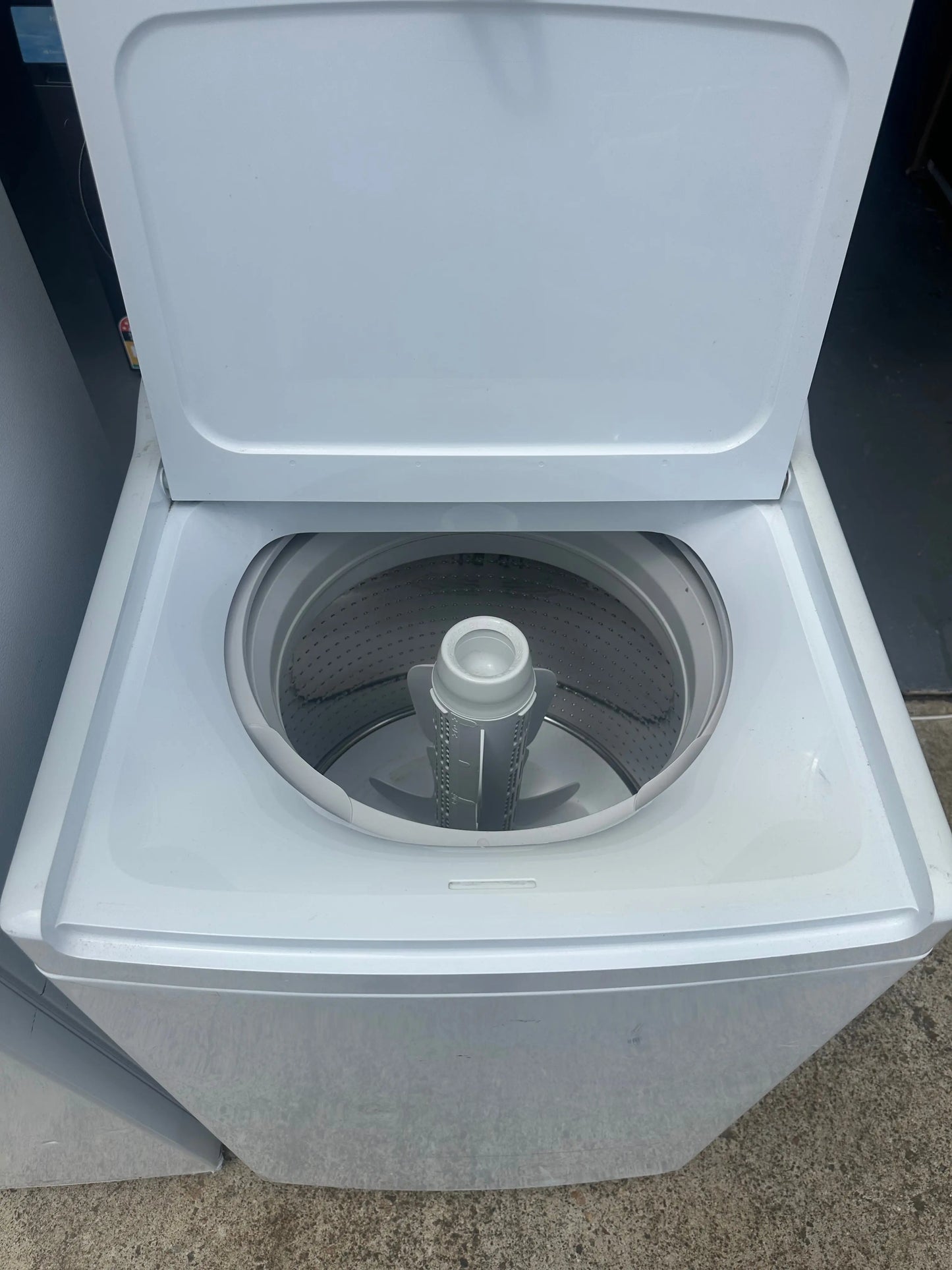 Refurbished CHIQ 202l Fridge Freezer & Fisher&Paykel 8 kg washer Combo | BRISBANE