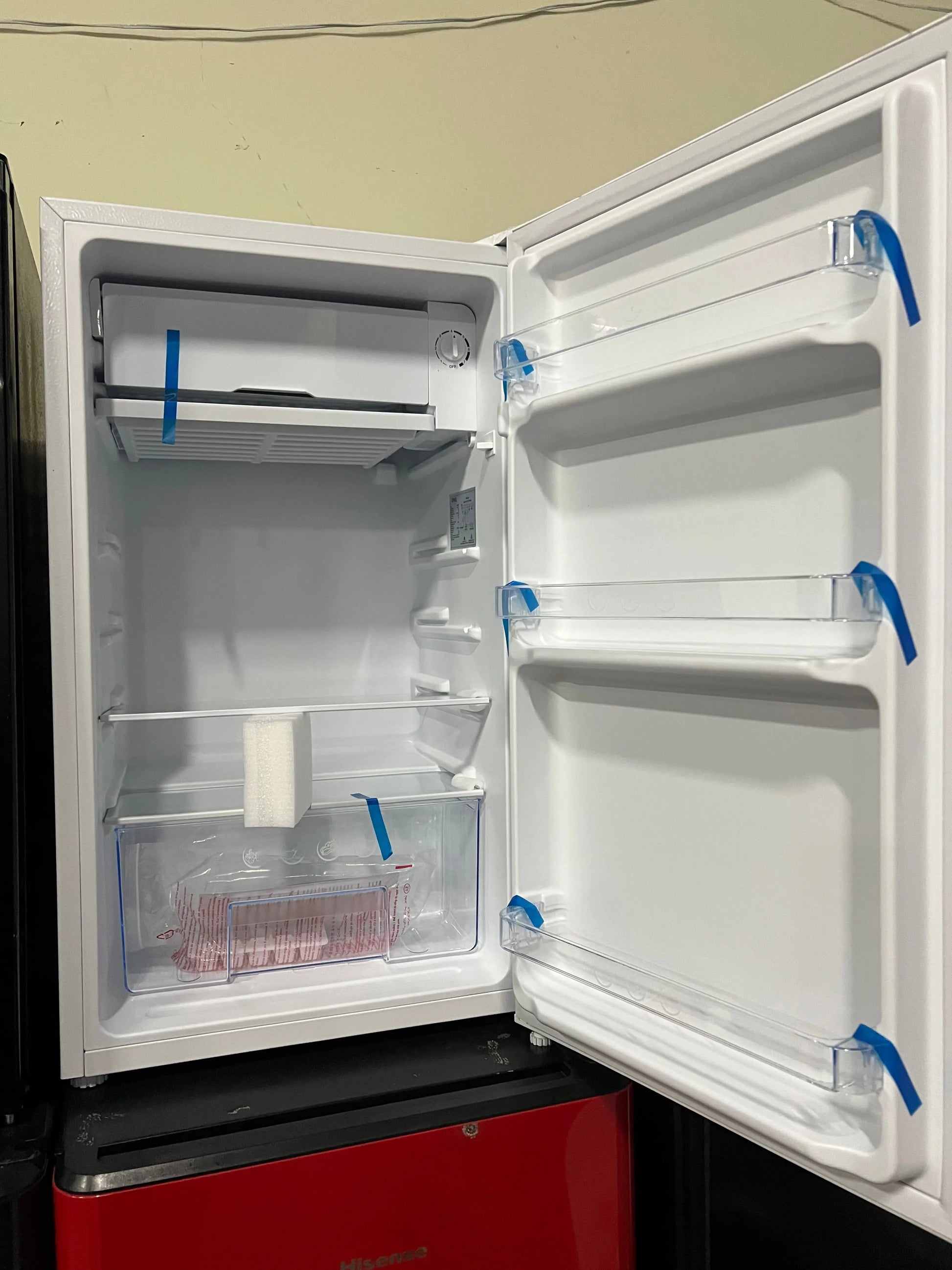 Refurbished CHIQ 90L Bar Fridge | ADELAIDE