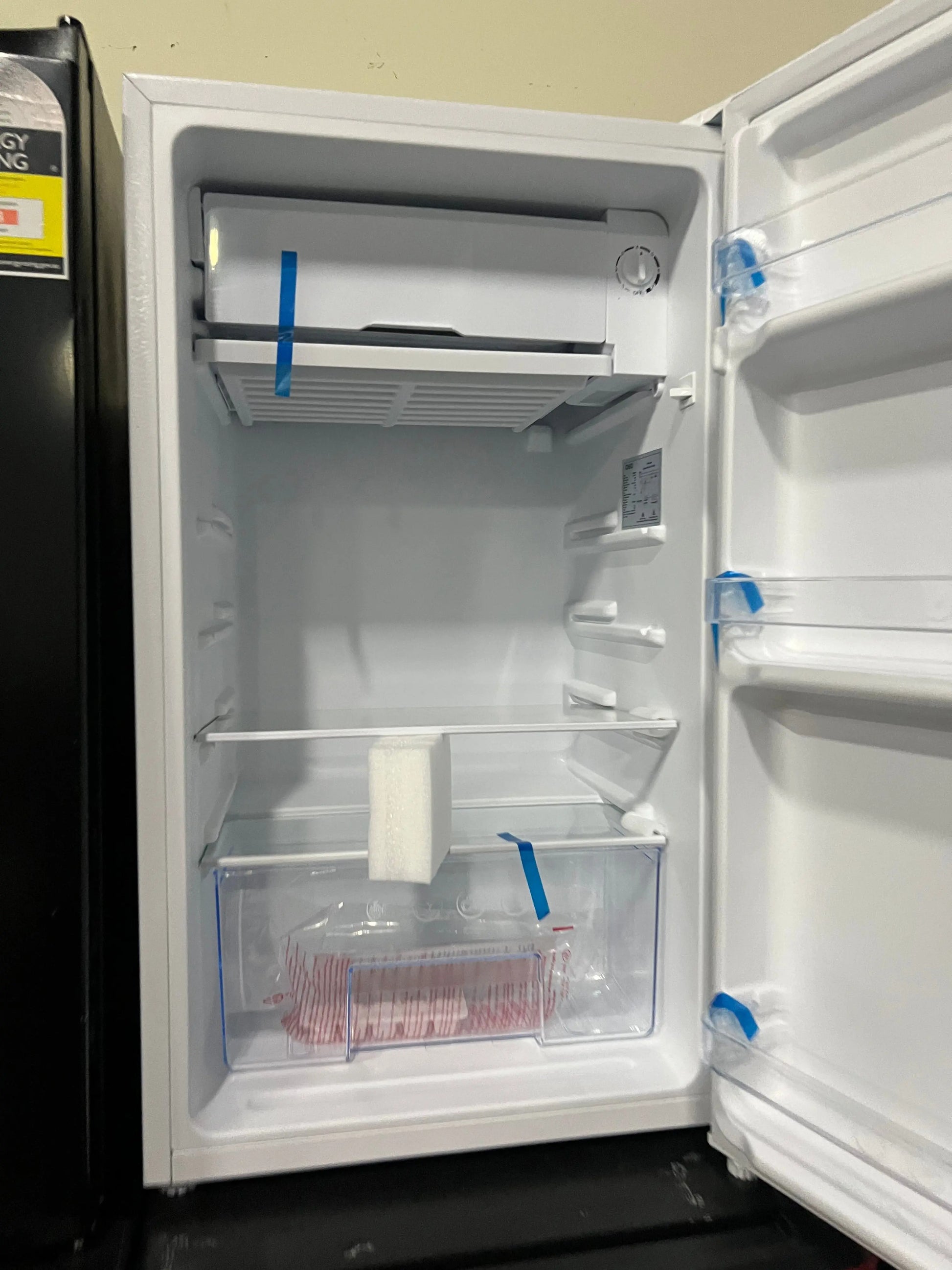 Refurbished CHIQ 90L Bar Fridge | ADELAIDE