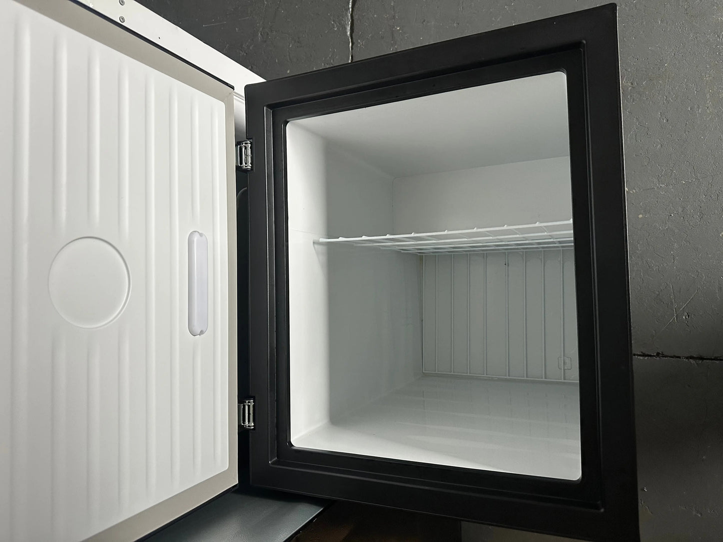 Refurbished Chiq 142 L chest freezer | BRISBANE