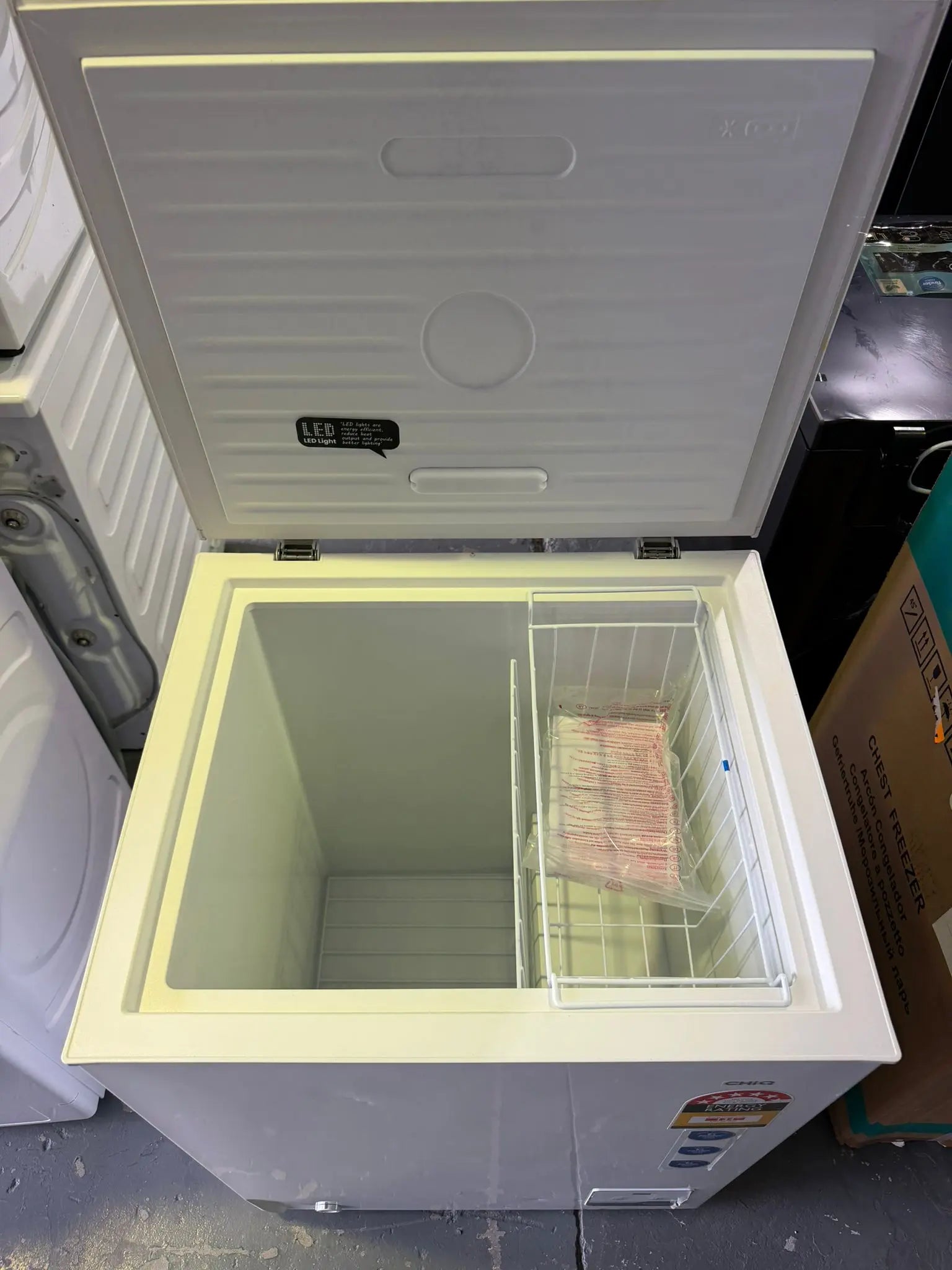 Refurbished Chiq 142L Hybrid Fridge/Freezer – CCFI42WE | BRISBANE