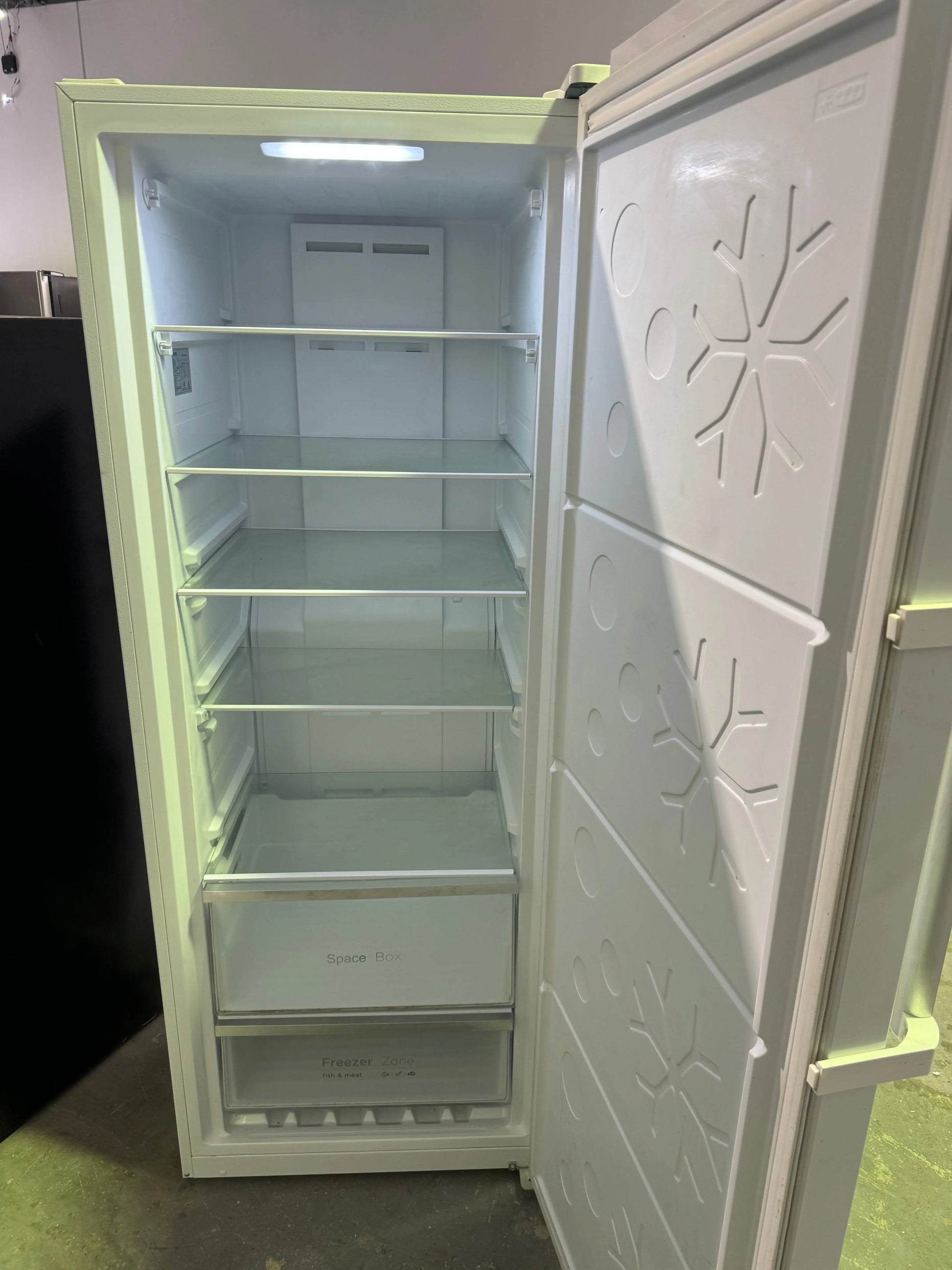 Refurbished Chiq 432 Litres Upright Freezer | PERTH