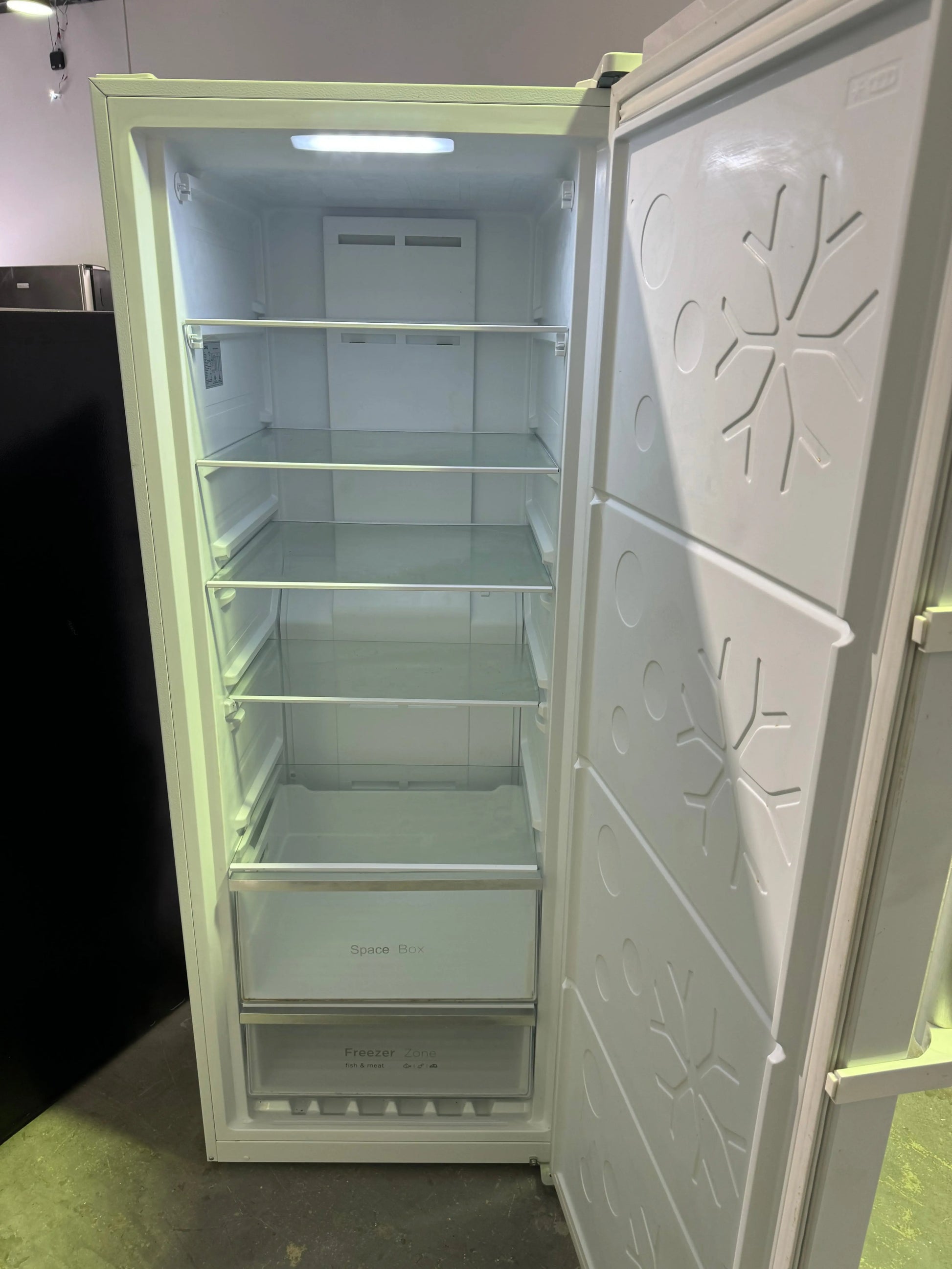 Refurbished Chiq 432 Litres Upright Freezer | PERTH