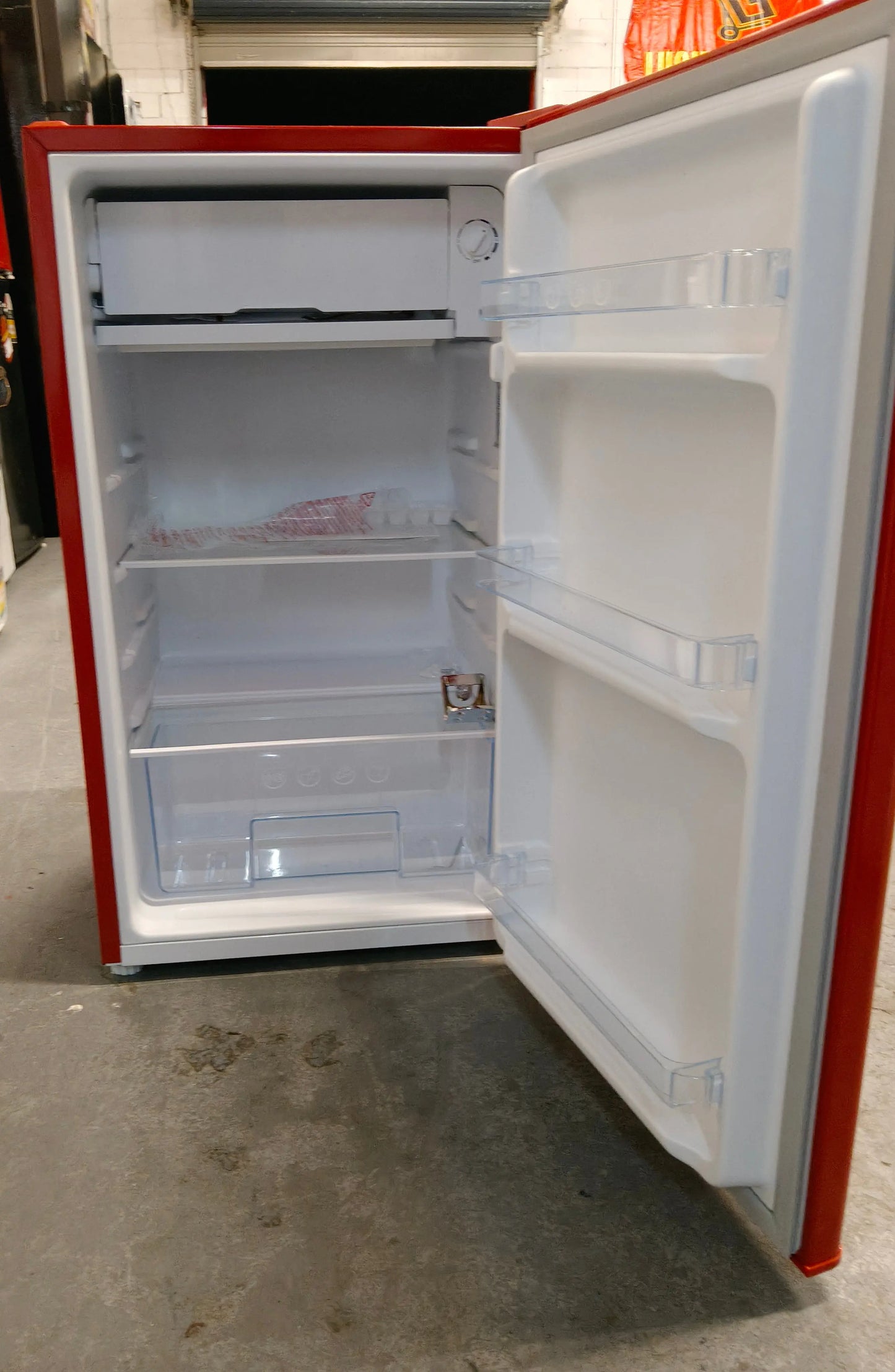 Refurbished Chiq bar fridge 90 liters | SYDNEY