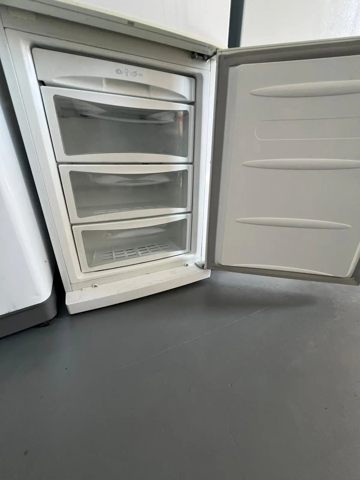 Refurbished Combo – LG 305 L Fridge Freezer + LG 5.5 kg Washing Machine | ADELAIDE
