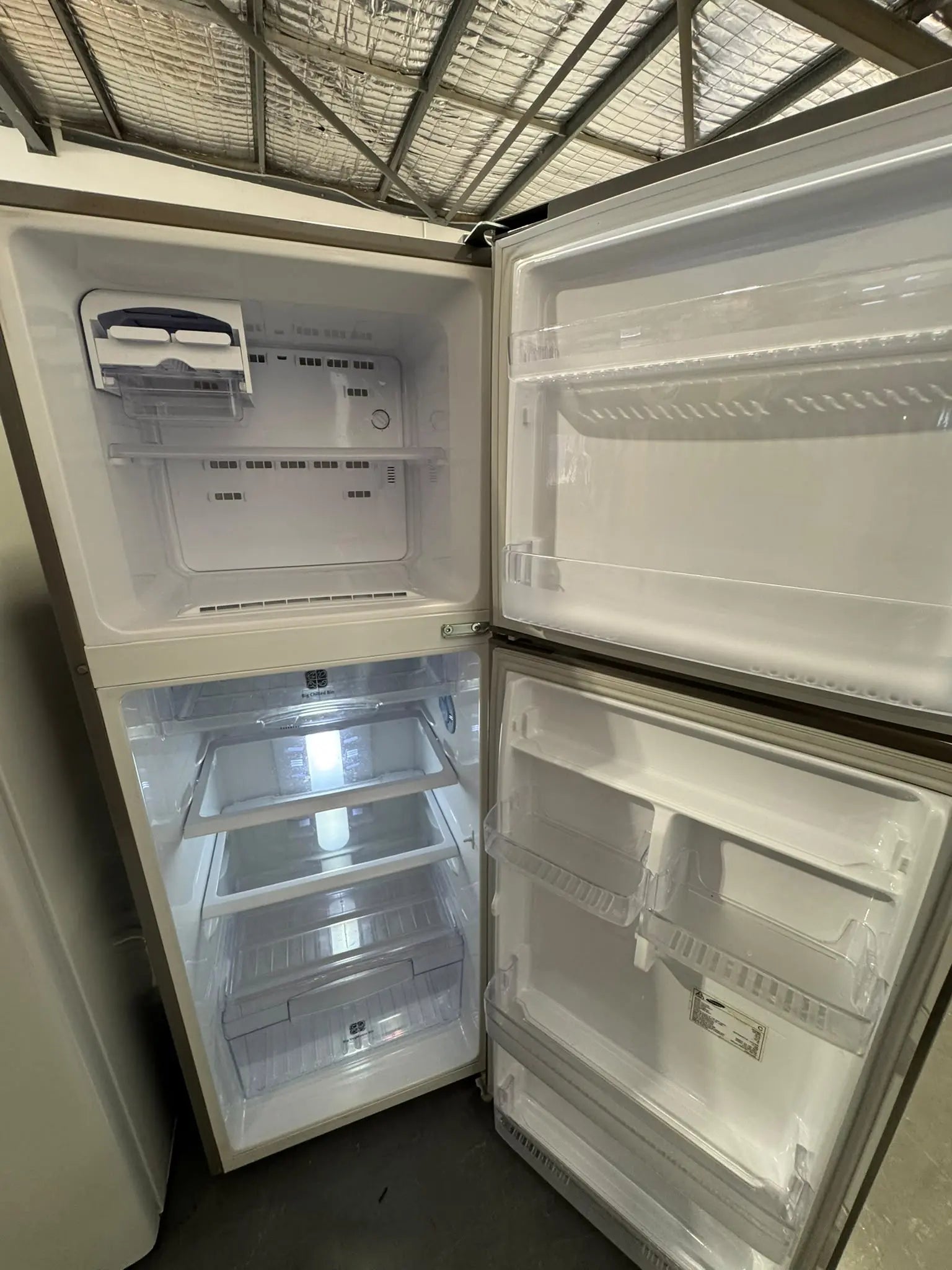 Refurbished Compact Samsung 294L Top Mount Fridge Freezer | PERTH