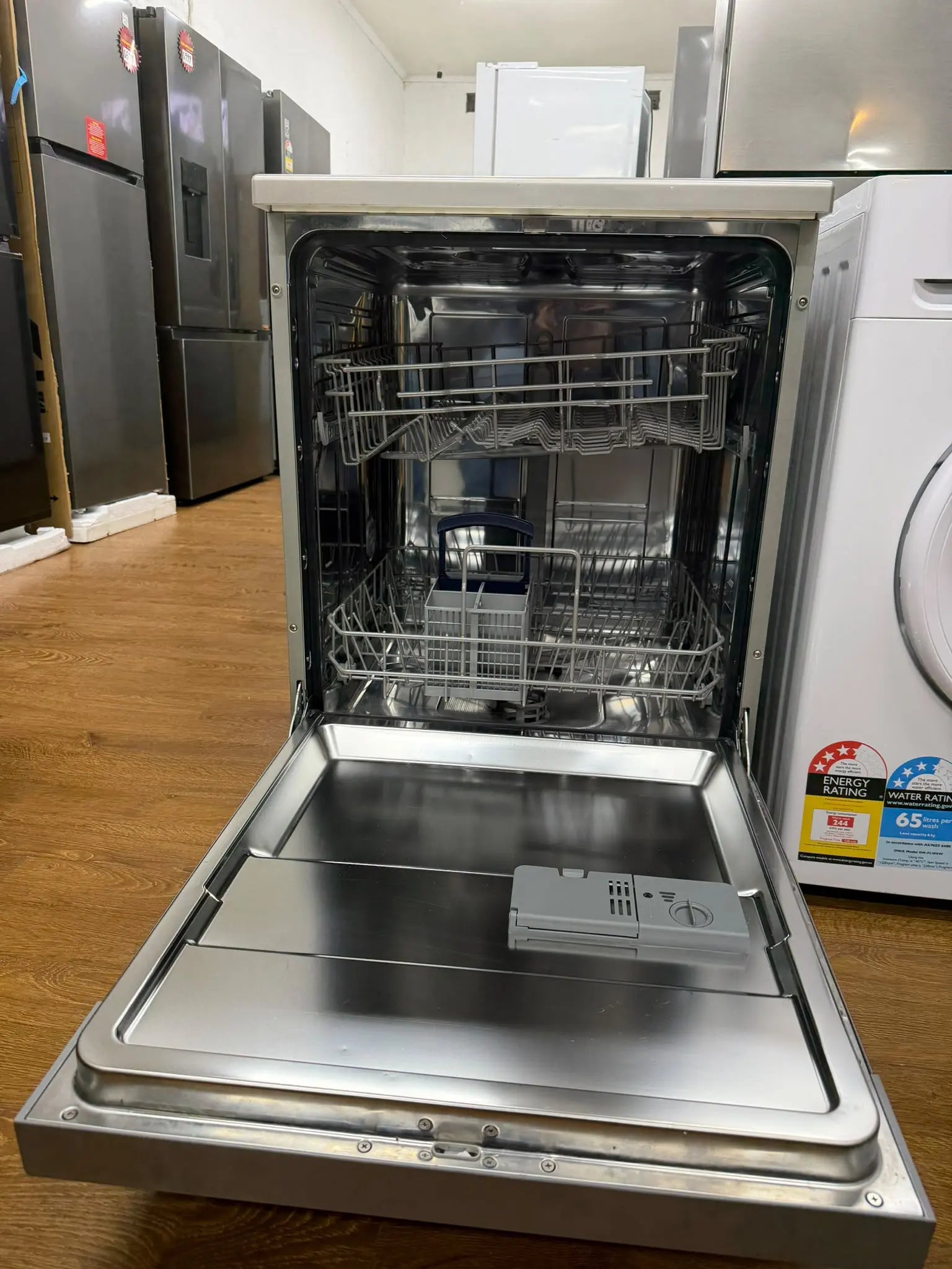 Refurbished Dishwasher & Factory Seconds Washing Machine Combo | RESERVOIR