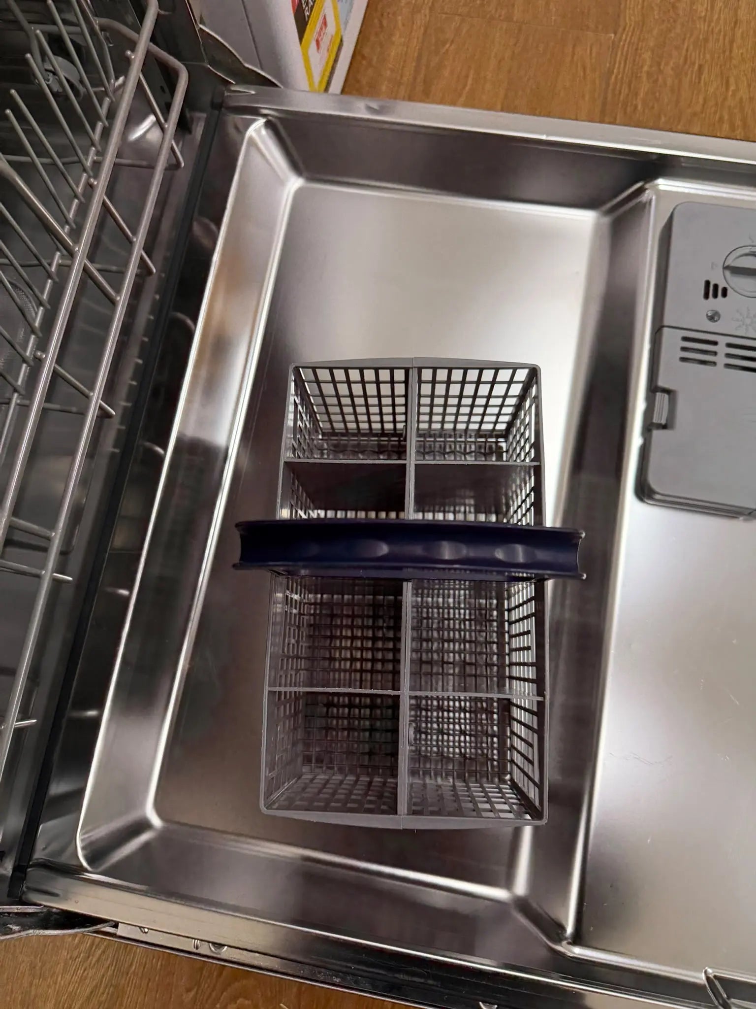 Refurbished Dishwasher & Factory Seconds Washing Machine Combo | RESERVOIR