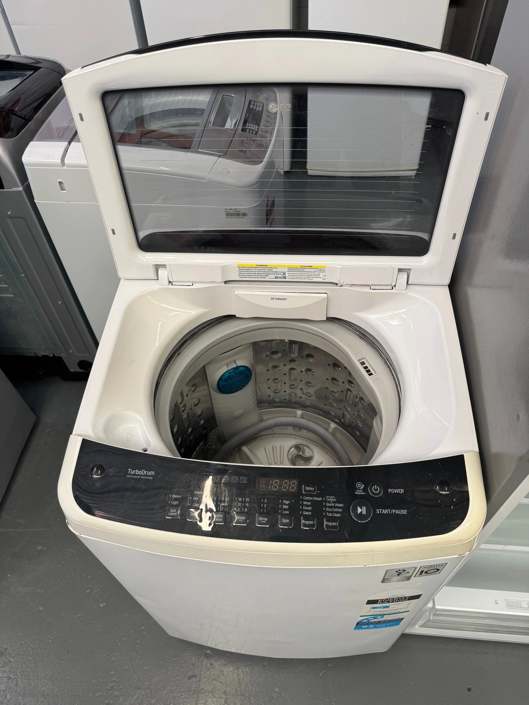 Refurbished ESATTO 239L Fridge Freezer and Lg 6.5kg Washing Machine | SYDNEY