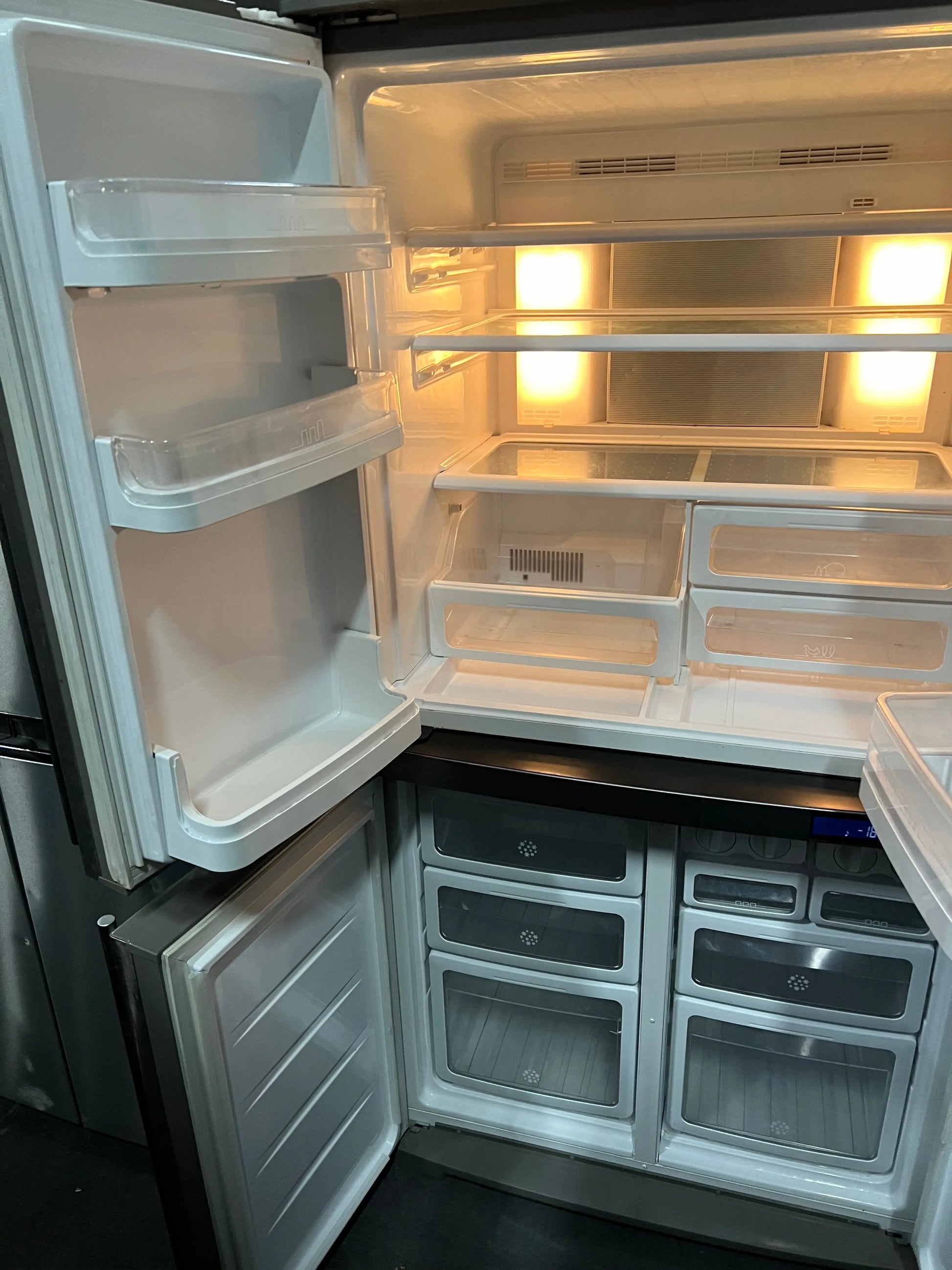 Refurbished Electrolux 602L French Door Fridge Freezer | ADELAIDE