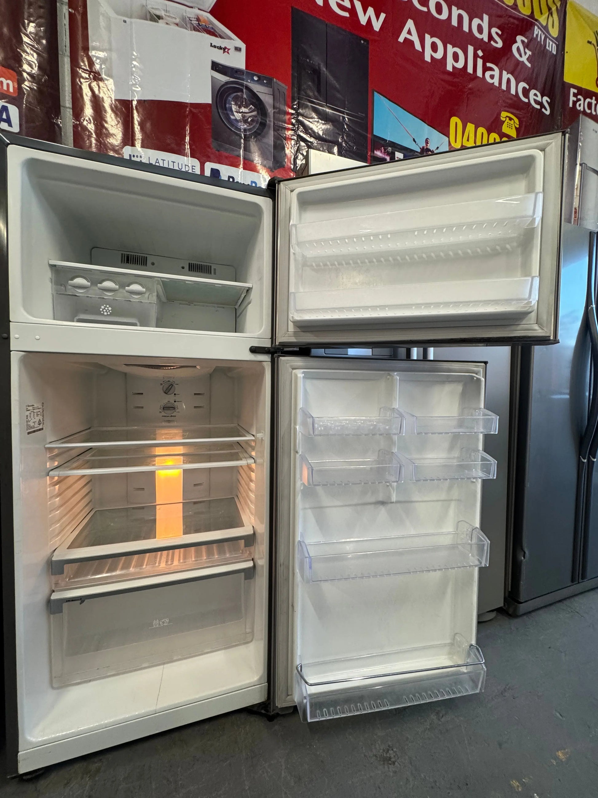 Refurbished Electrolux fridge freezer 420 L | SYDNEY