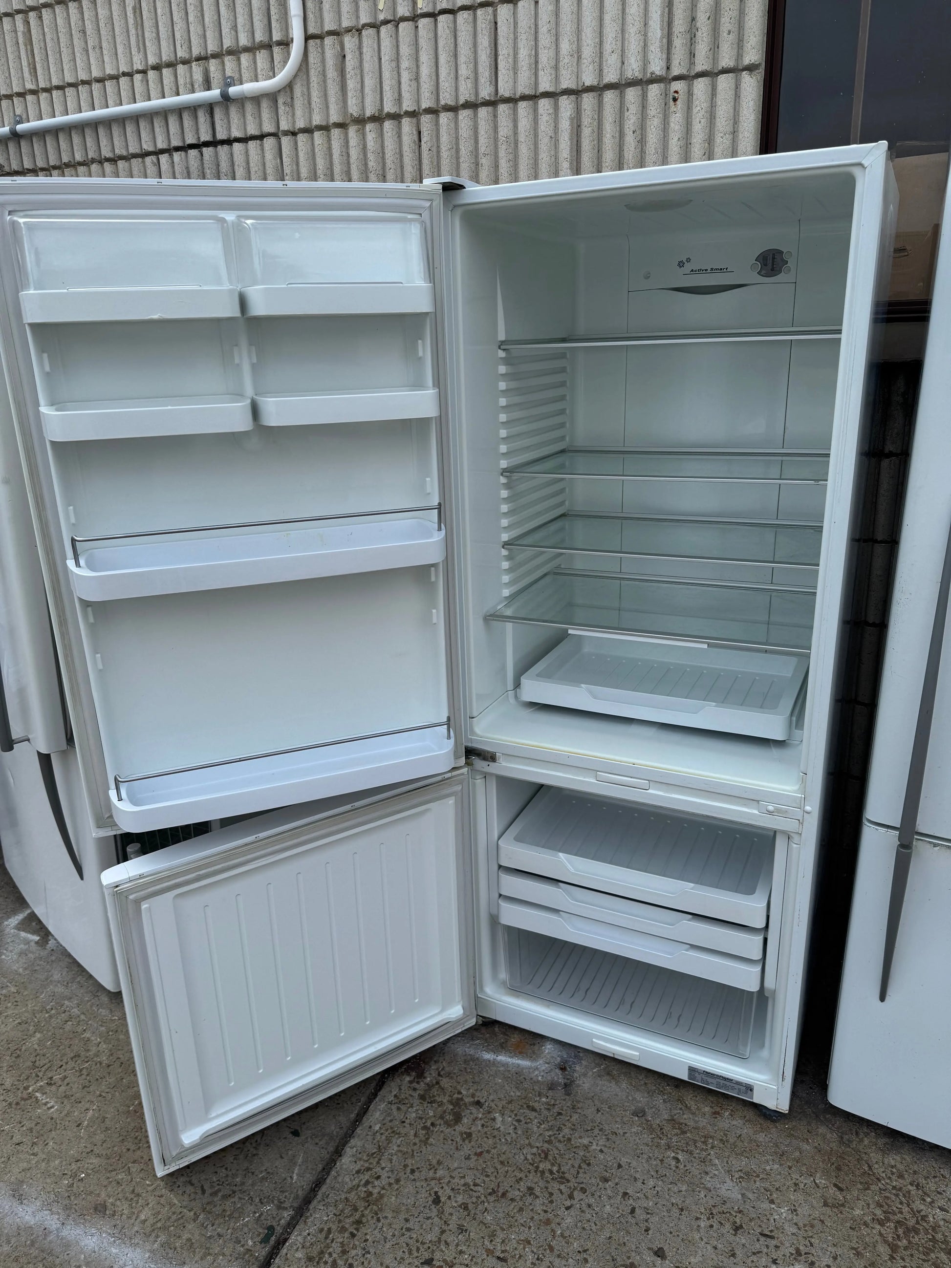 Refurbished Fisher and Paykel 442L Fridge Freezer | SYDNEY