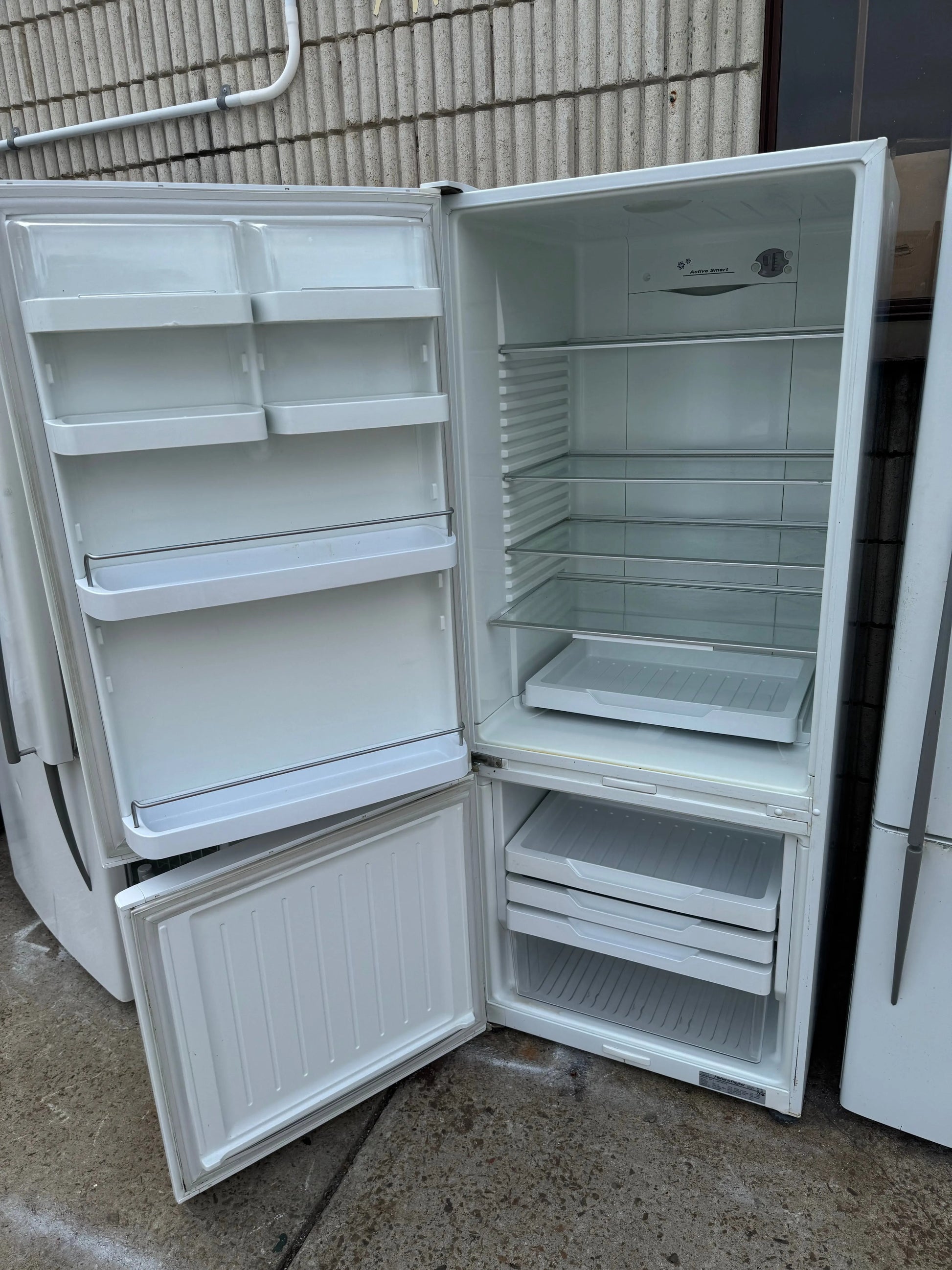 Refurbished Fisher and Paykel 442L Fridge Freezer | SYDNEY