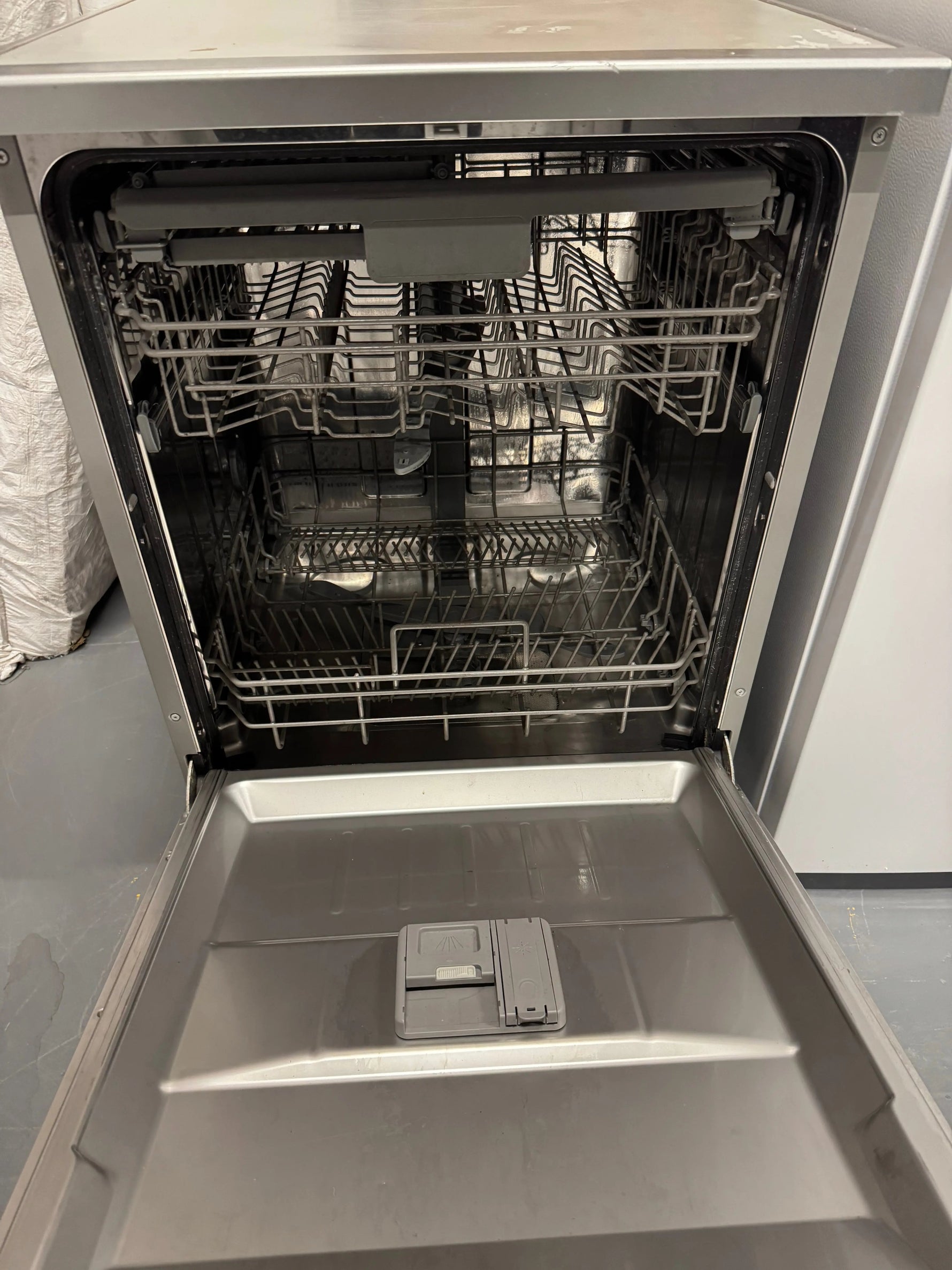 Refurbished Hisense 14 place setting Dishwasher | SYDNEY