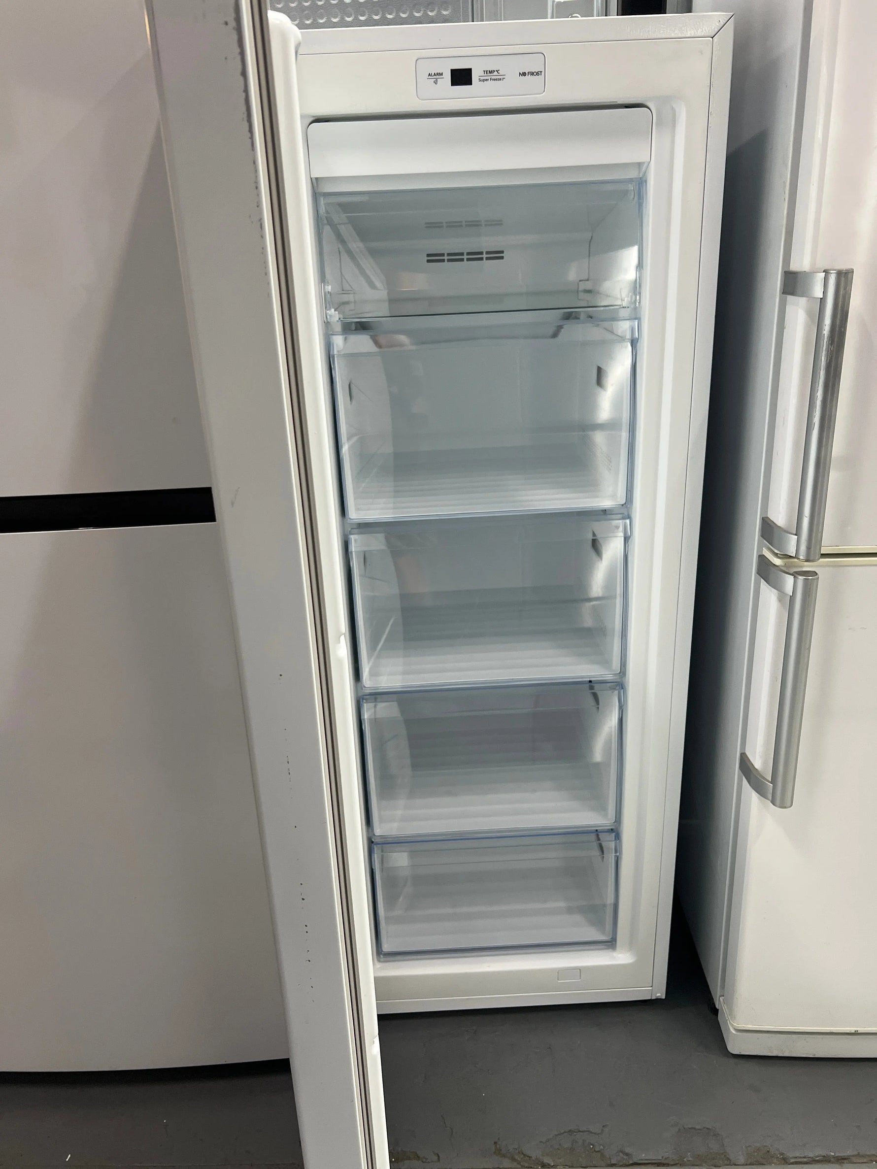 Refurbished Hisense 155 Litres Fridge Freezer | ADELAIDE