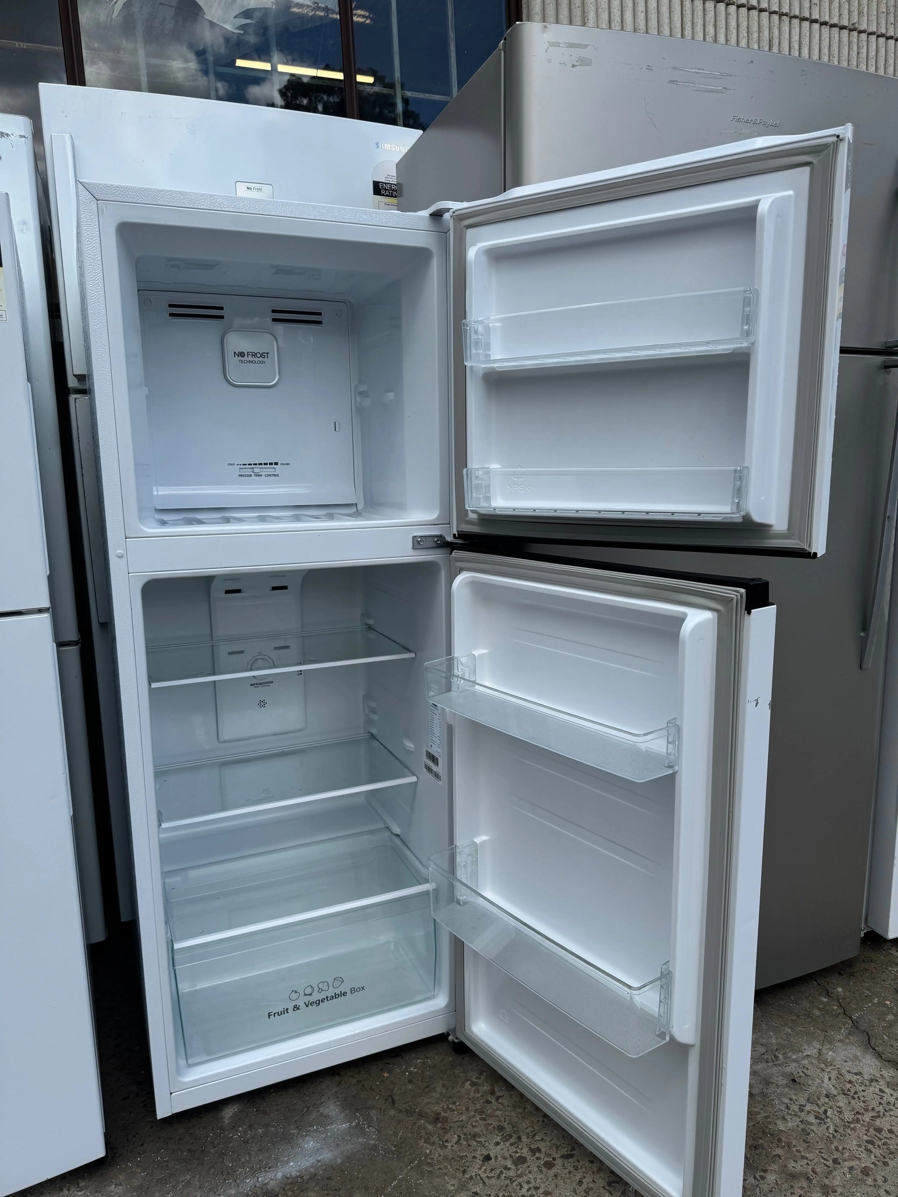 Refurbished Hisense 205 L fridge freezer | ALEXANDRIA