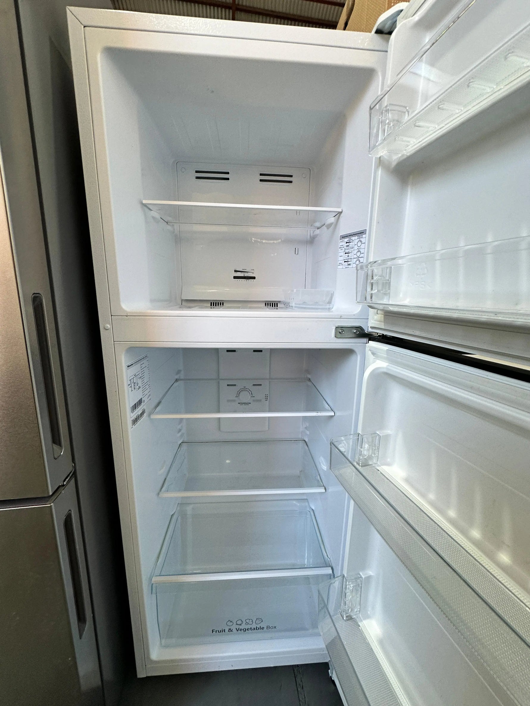 Refurbished Hisense 205L Top Mount Fridge Freezer