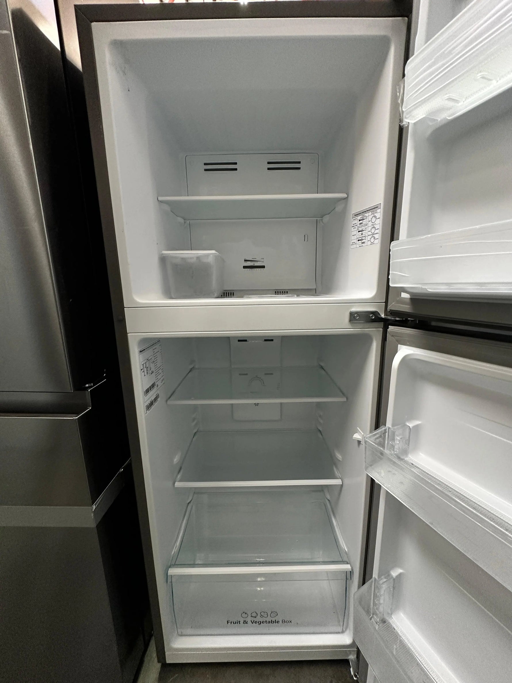 Refurbished Hisense 205L Top Mount Fridge Freezer | ADELAIDE