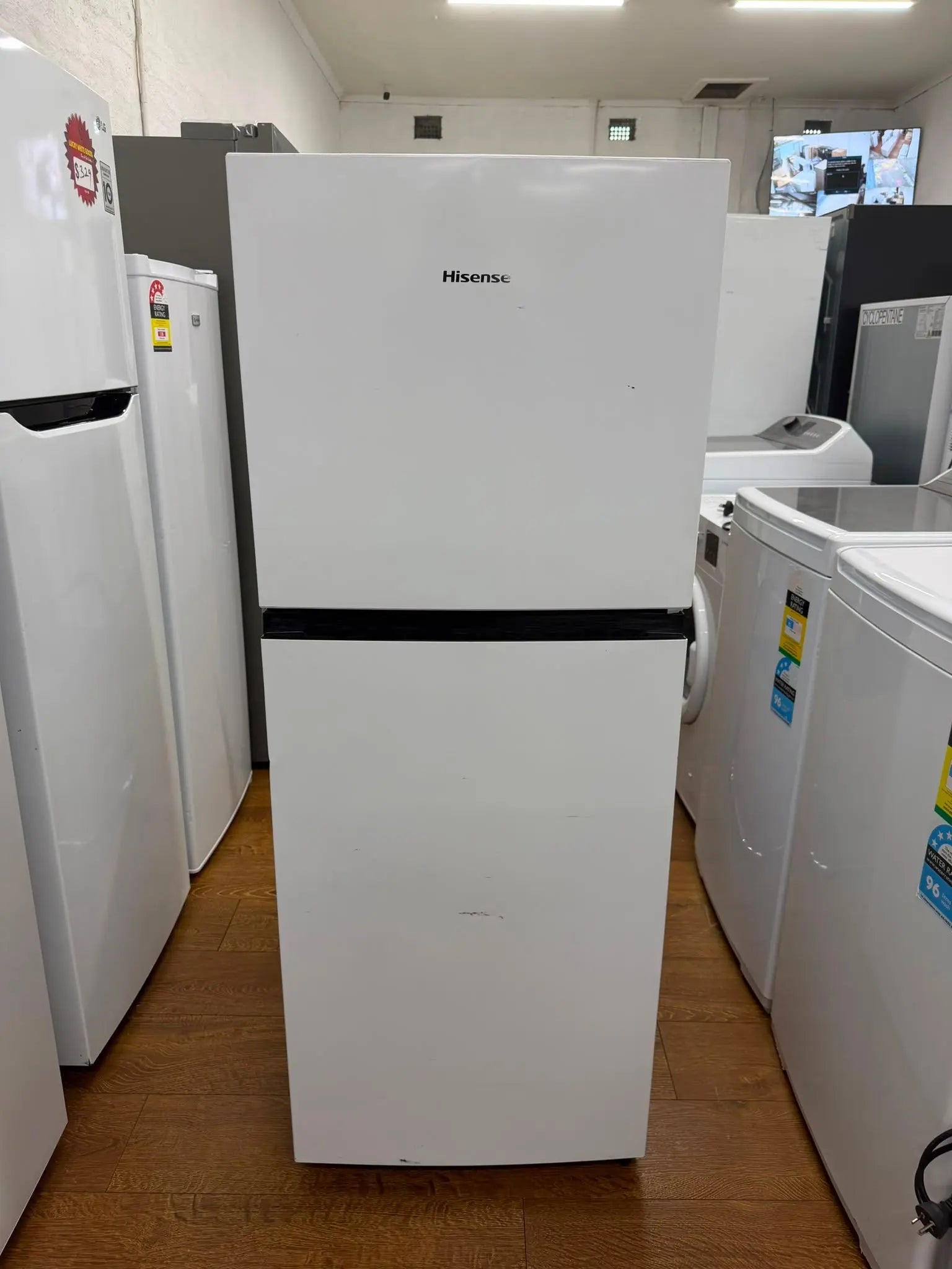 Refurbished Hisense 205L Top Mount Fridge Freezer | RESERVOIR