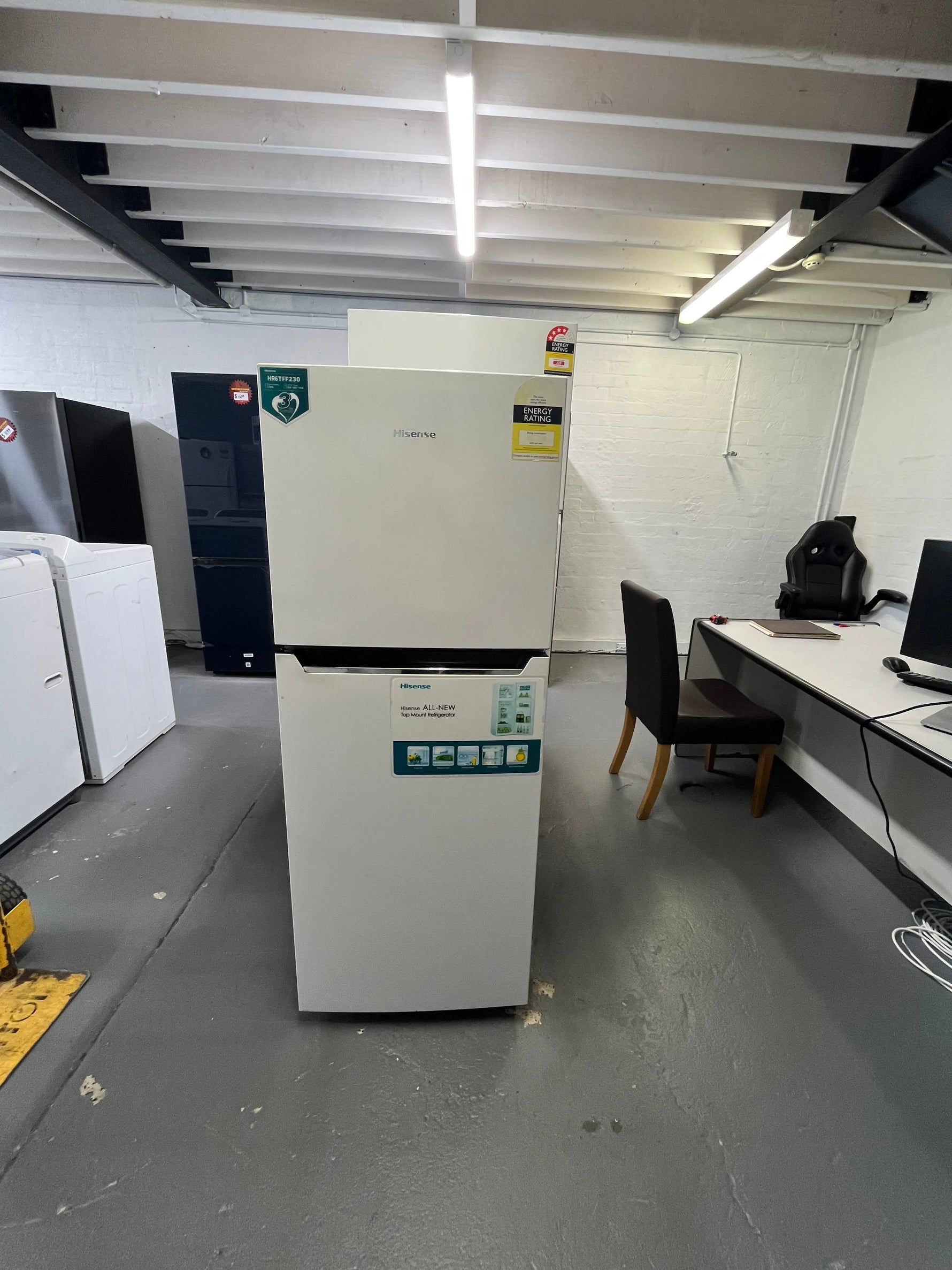 Refurbished Hisense 230L Top Mount Fridge Freezer – Model HR6TFF230 – White | ALEXANDRIA