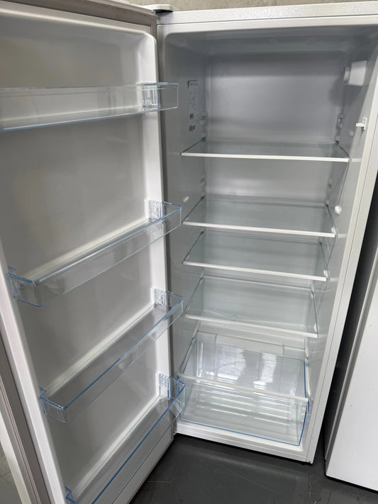 Refurbished Hisense 242 litres upright fridge | MELBOURNE
