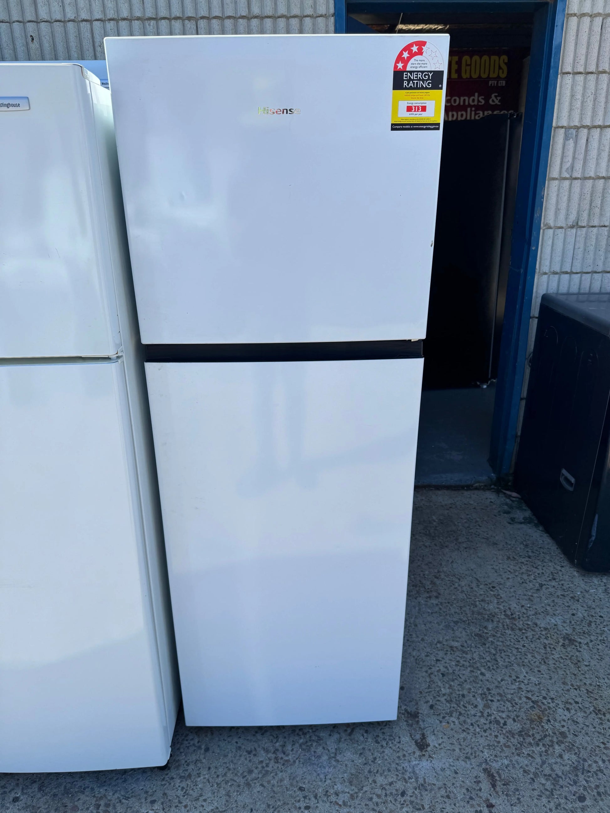 Refurbished Hisense 326L Fridge Freezer | SYDNEY