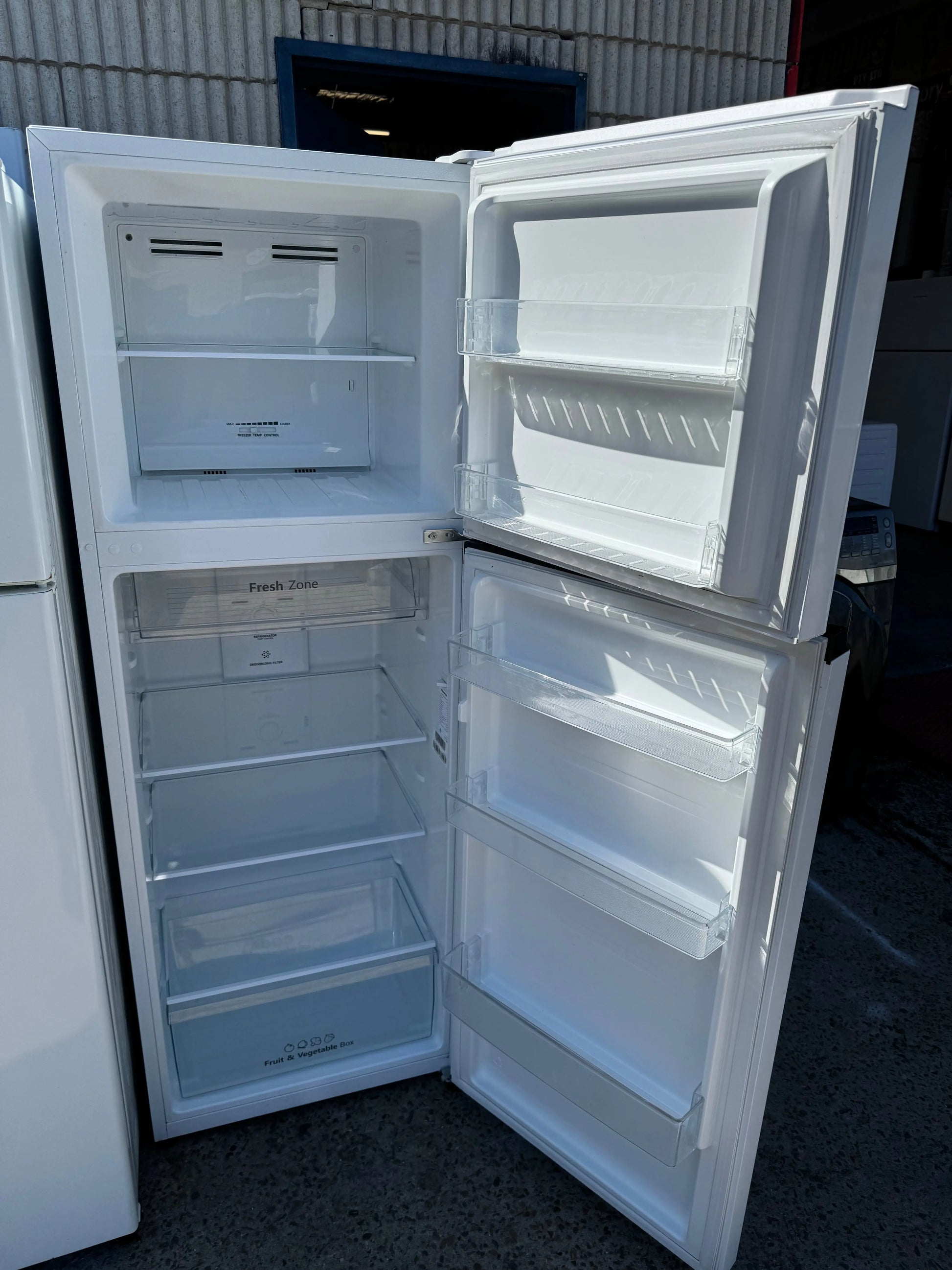 Refurbished Hisense 326L Fridge Freezer | SYDNEY