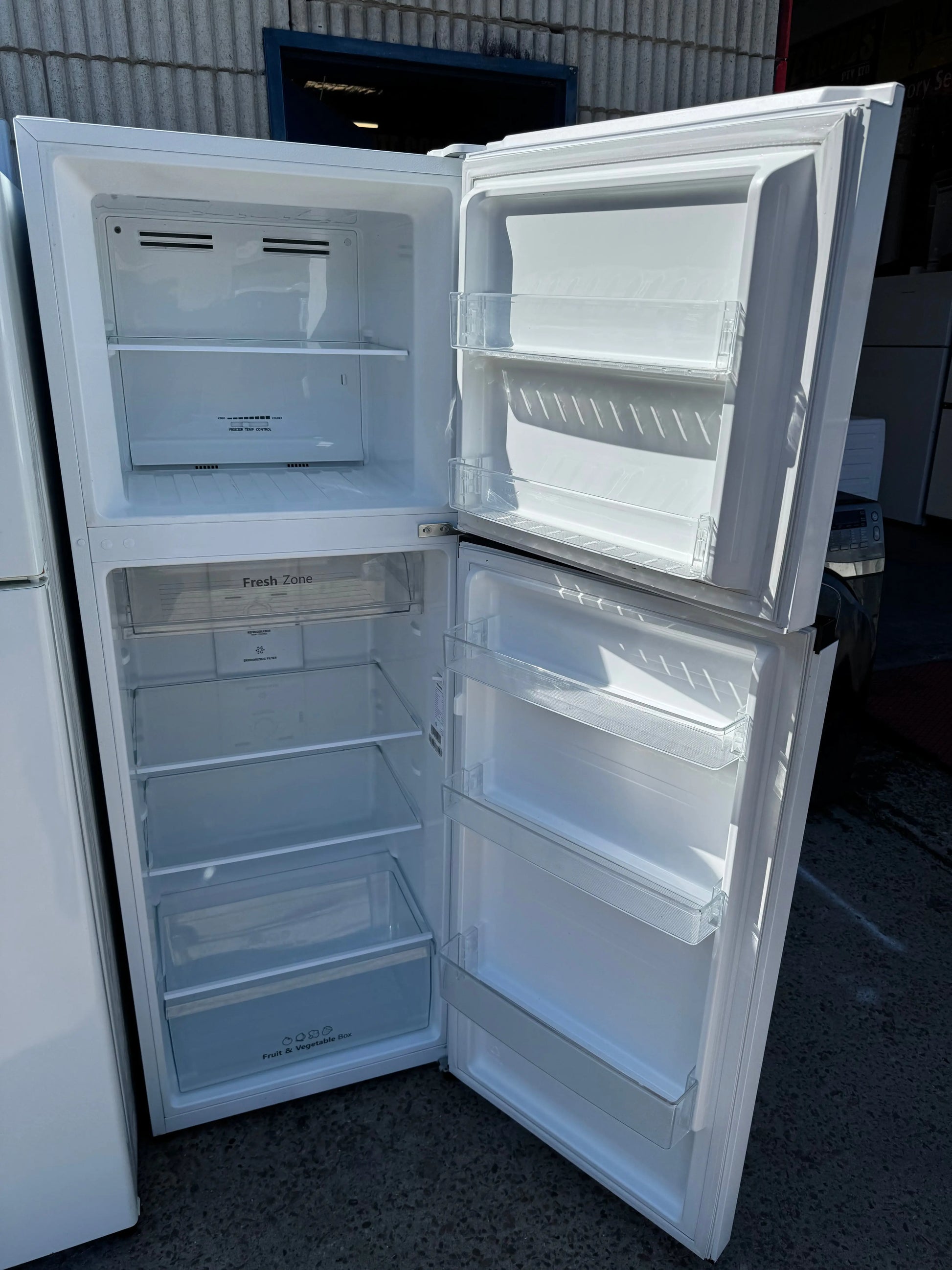 Refurbished Hisense 326L Fridge Freezer | SYDNEY