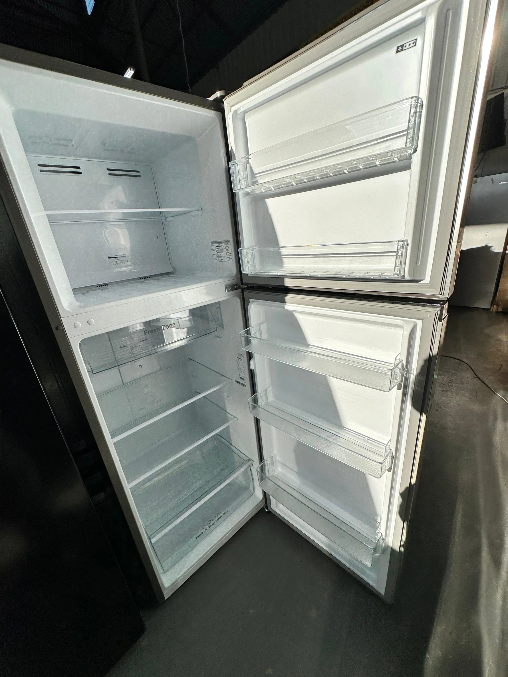 Refurbished Hisense 326L Top Mount Fridge Freezer