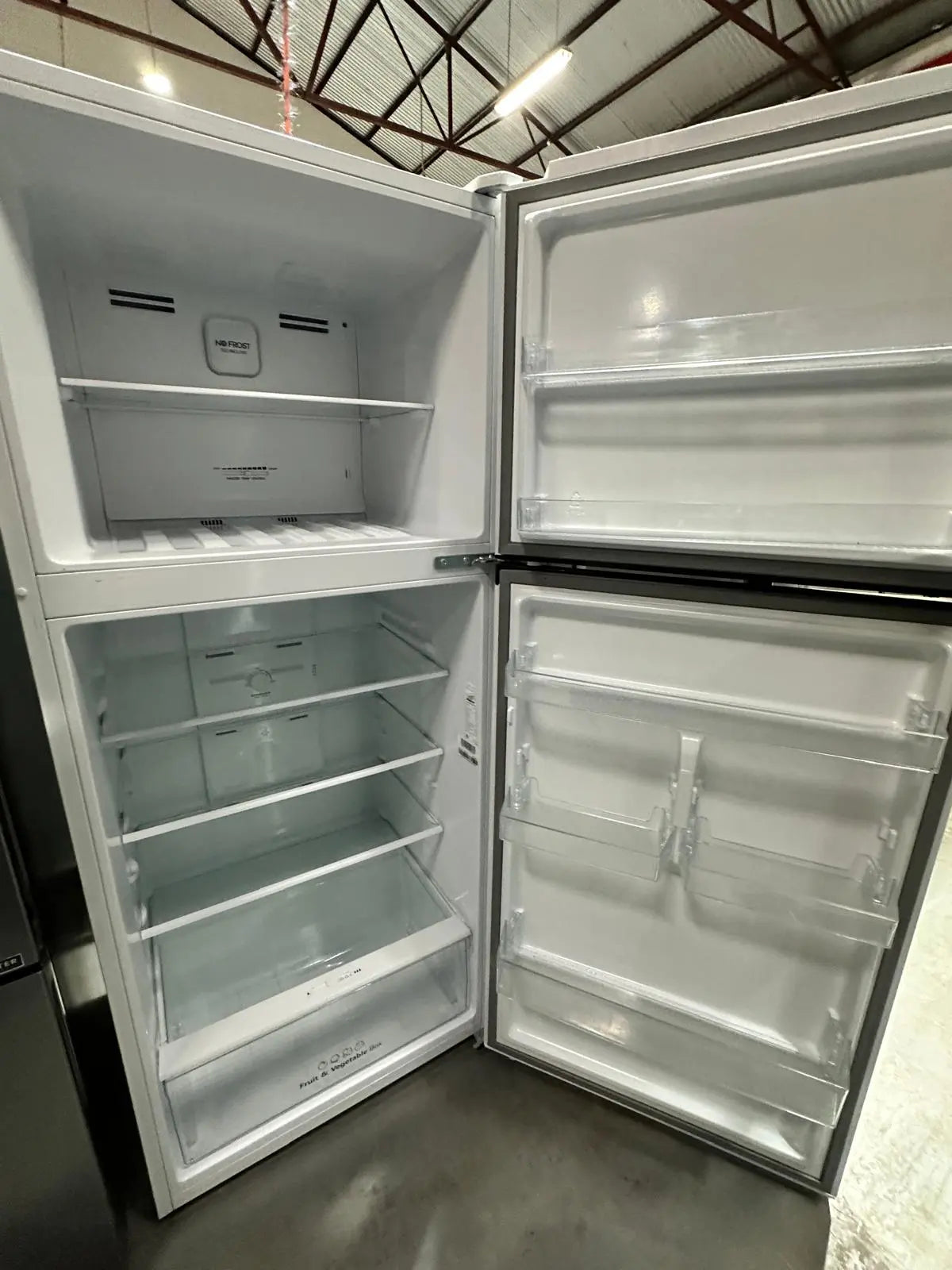 Refurbished Hisense 424L Top Mount Fridge Freezer | ADELAIDE