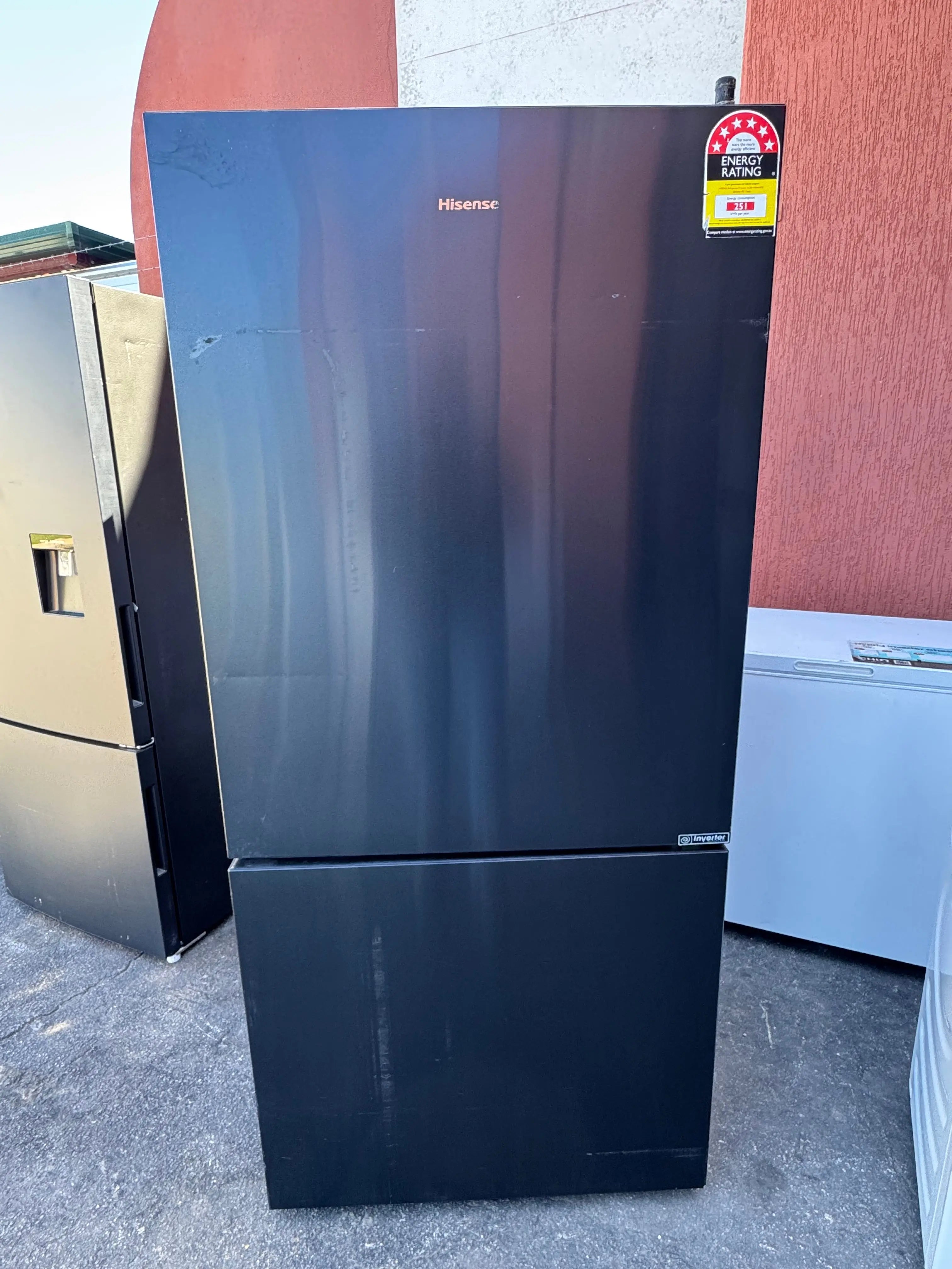 Refurbished Hisense 483 litres fridge freezer | PERTH