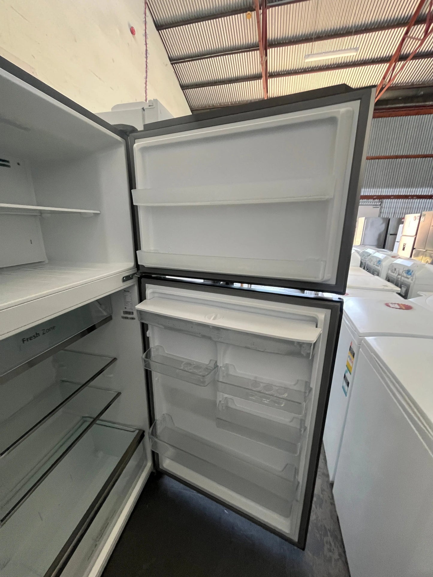 Refurbished Hisense 496L Fridge Freezer HRTF496SW | ADELAIDE