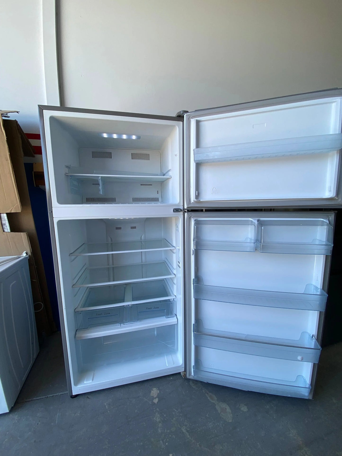 Refurbished Hisense 526 litres fridge freezer | PERTH