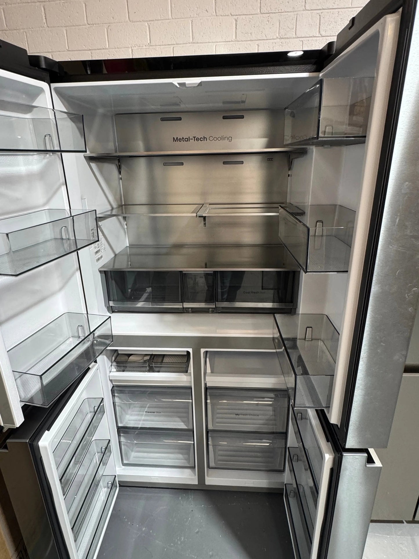 Refurbished Hisense 640 litres fridge freezer | SYDNEY