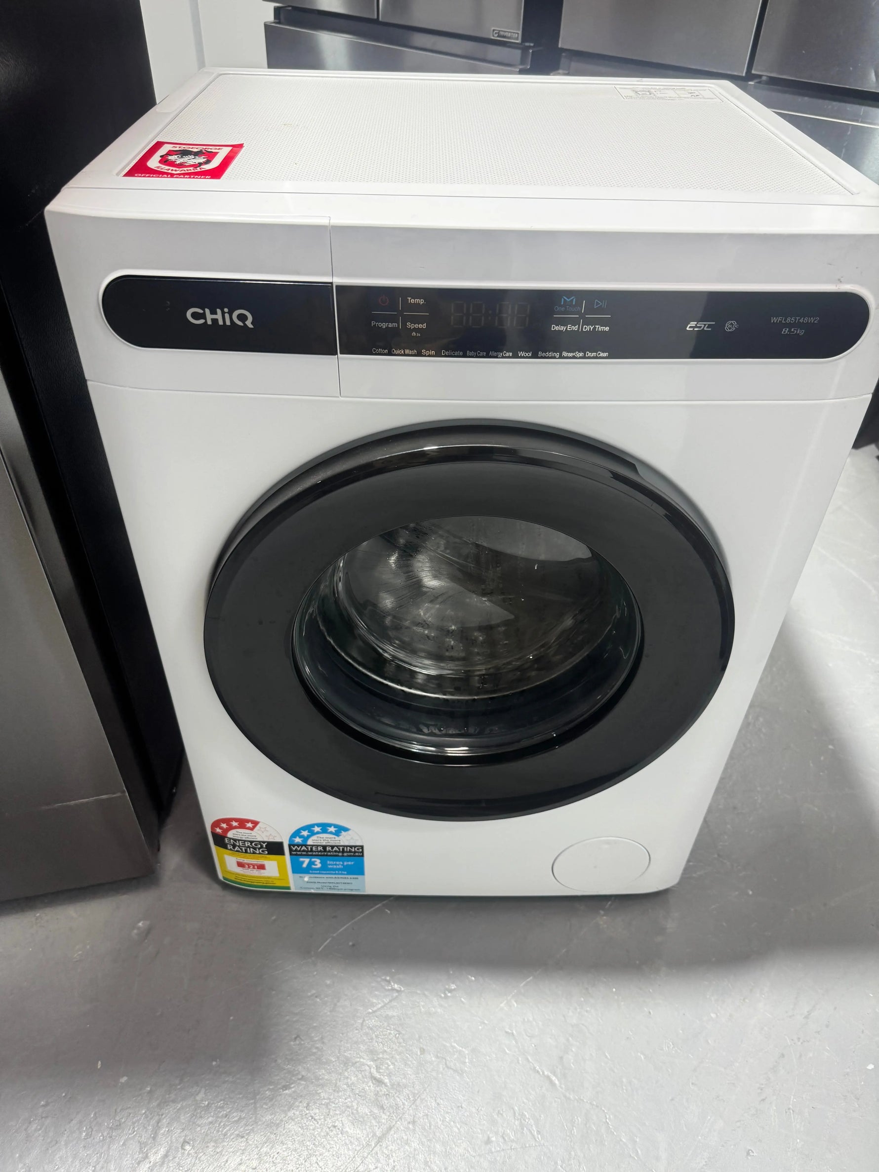 Refurbished Hisense HRCD640TBW 640L French Door Fridge (Dark Stainless Steel) And CHIQ 8kg Washing Machine Combo | SYDNEY
