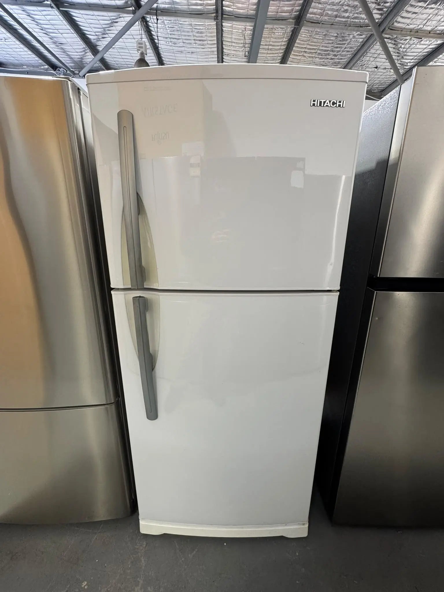 Refurbished Hitachi 435L Top Mount Fridge Freezer | PERTH