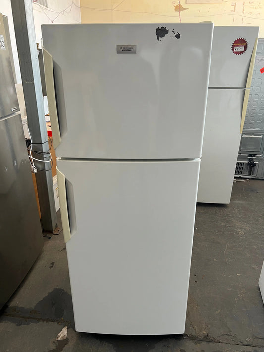 Refurbished Kelvinator 282 litres fridge freezer | ADELAIDE