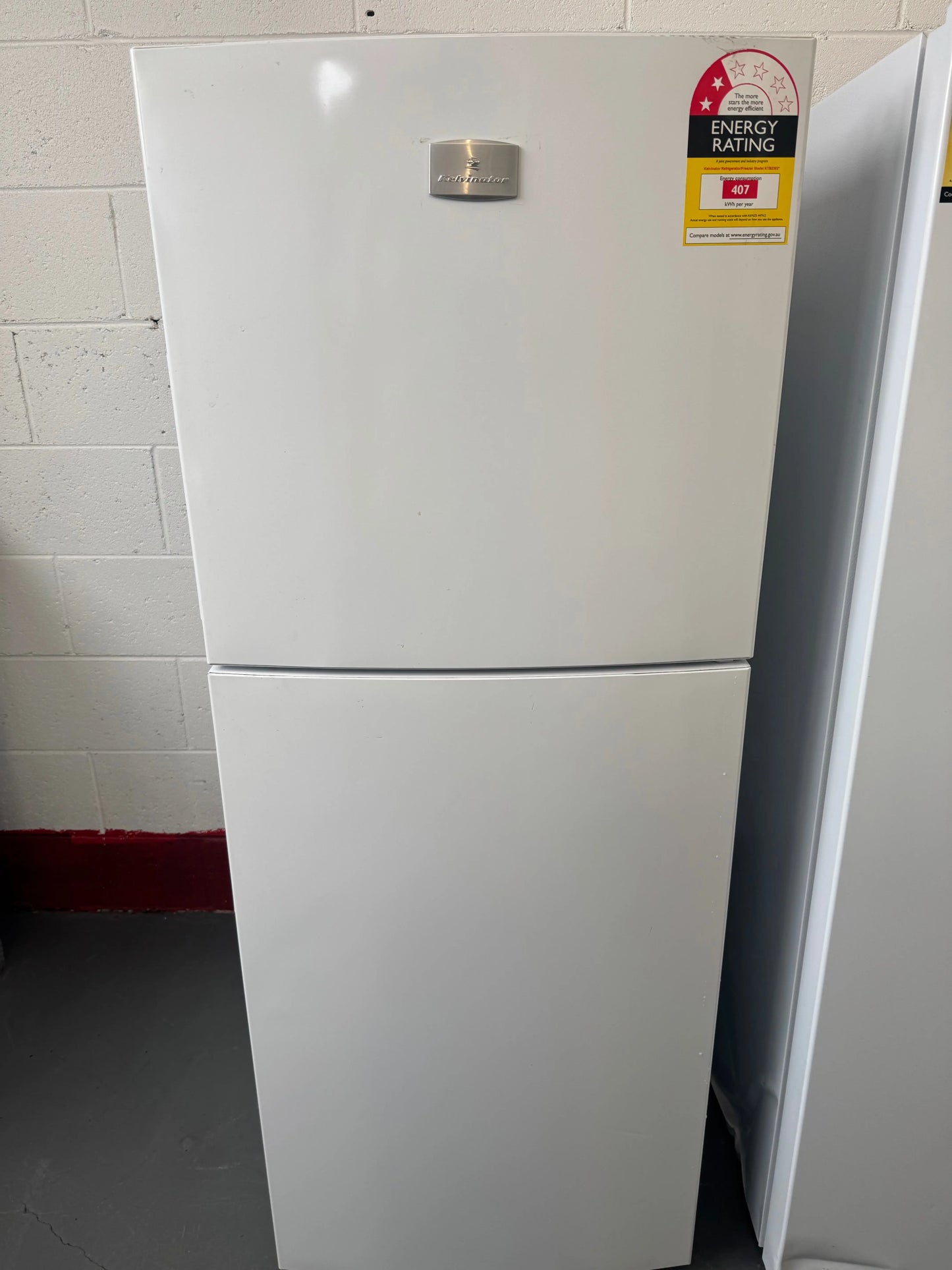 Refurbished Kelvinator fridge freezer 231 L | SYDNEY