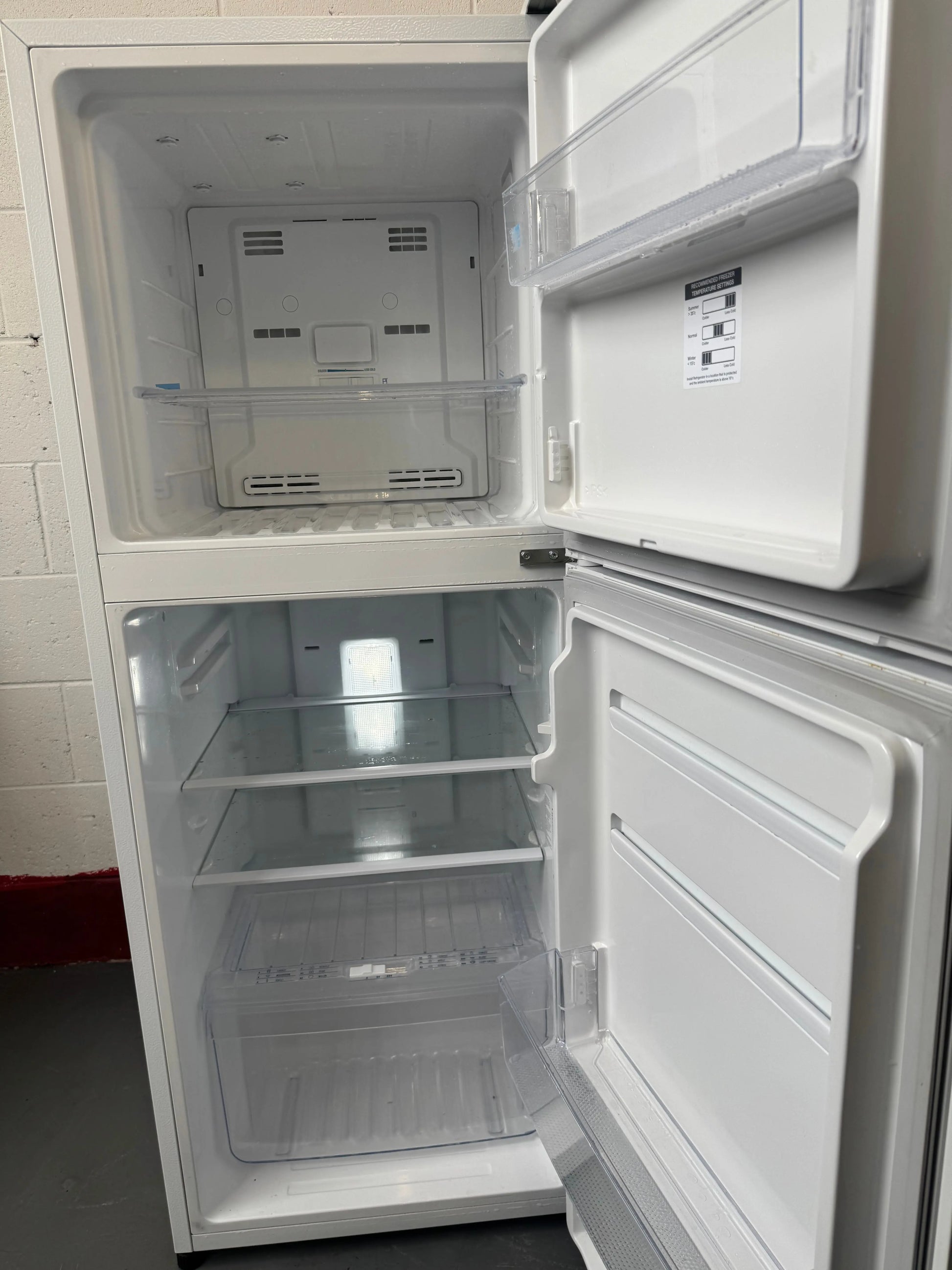 Refurbished Kelvinator fridge freezer 231 L | SYDNEY