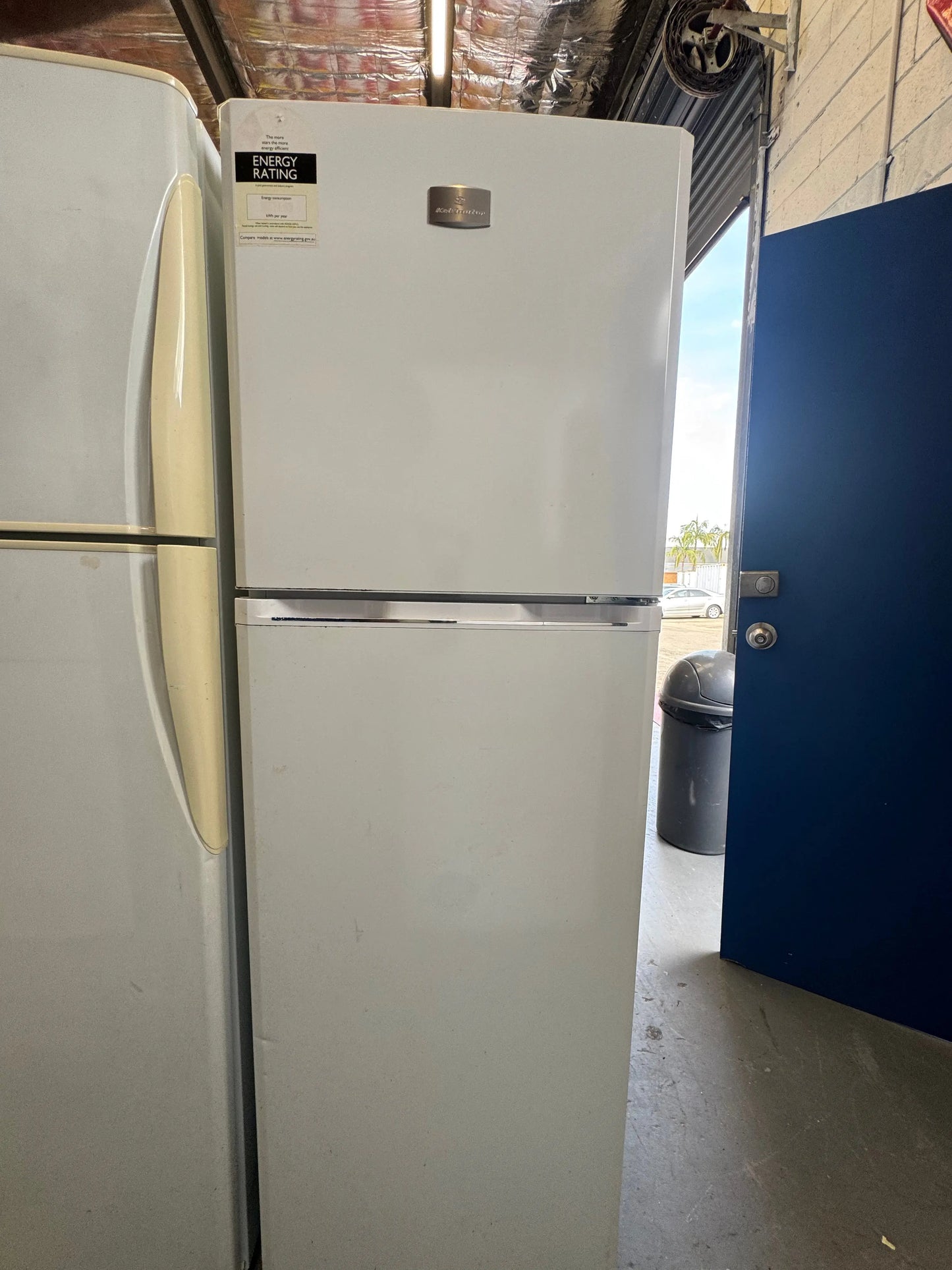 Refurbished Kelvinator fridge freezer 250 L | SYDNEY