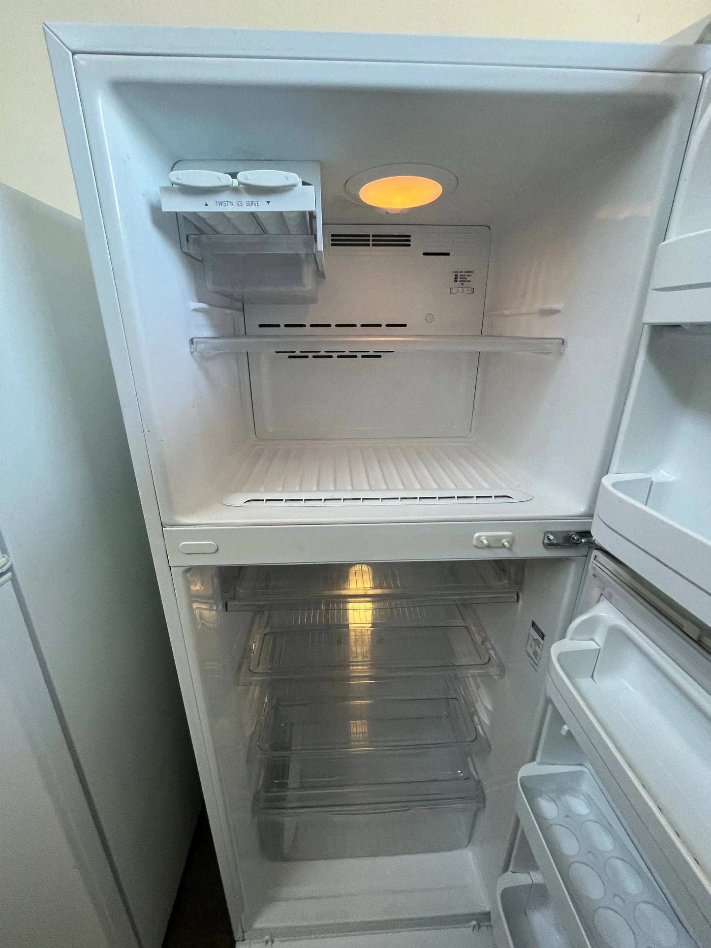 Refurbished LG REFRIGERATOR-FREEZER capacity 392L
MODEL No.: GR-432SF | ADELAIDE