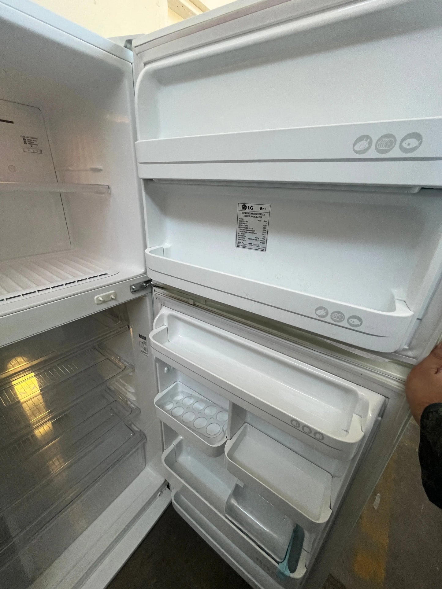 Refurbished LG REFRIGERATOR-FREEZER capacity 392L
MODEL No.: GR-432SF | ADELAIDE