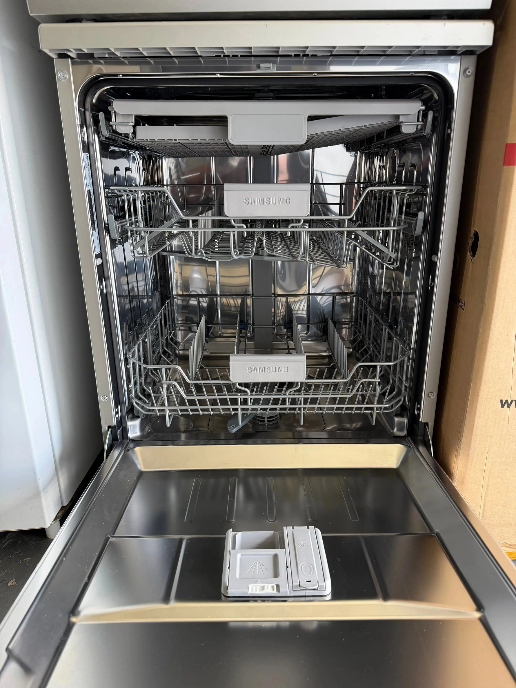 Refurbished Samsung 14 Place Setting Dishwasher | BRISBANE